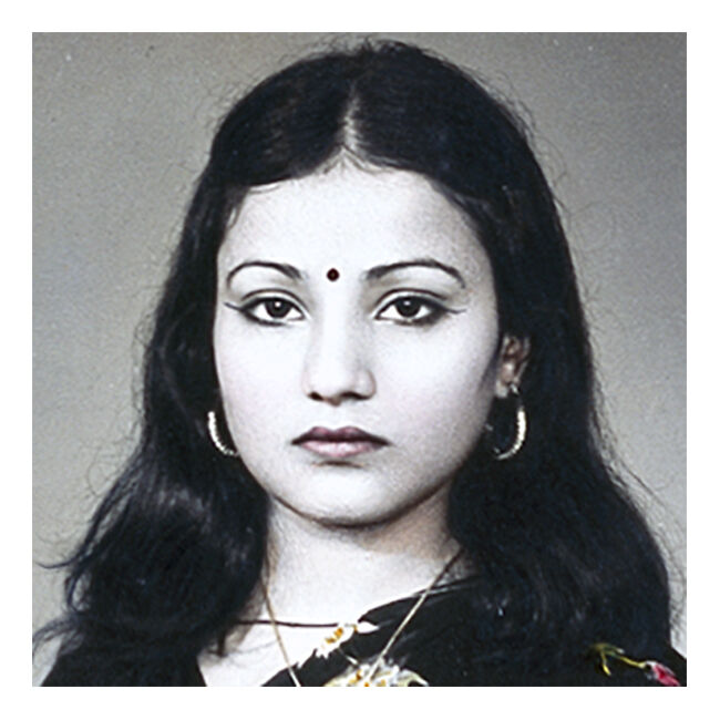 Photograph of a beautiful Bombay resident in sari