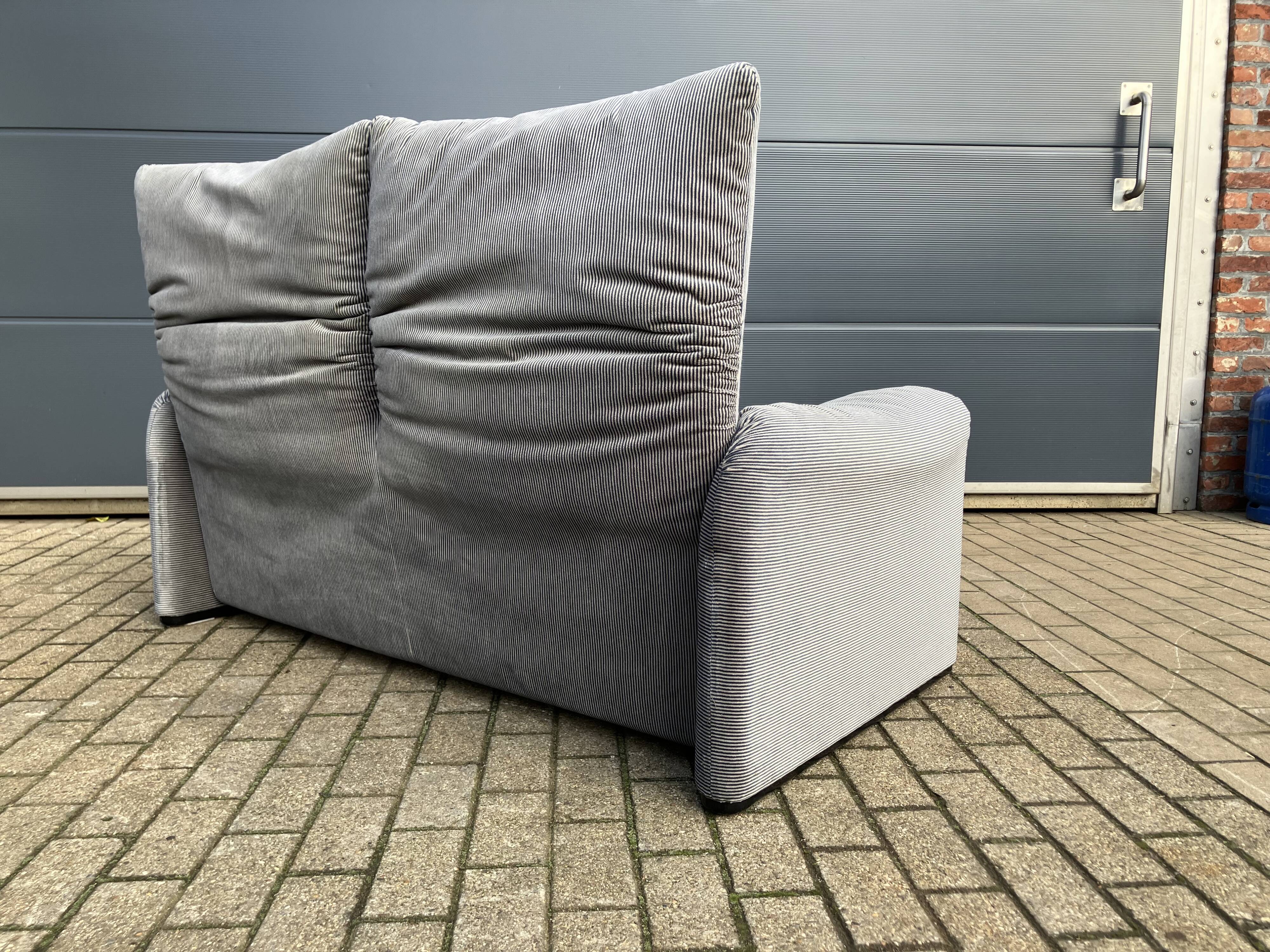 Cassina Maralunga 2 seater sofa, light gray Vico Magistretti