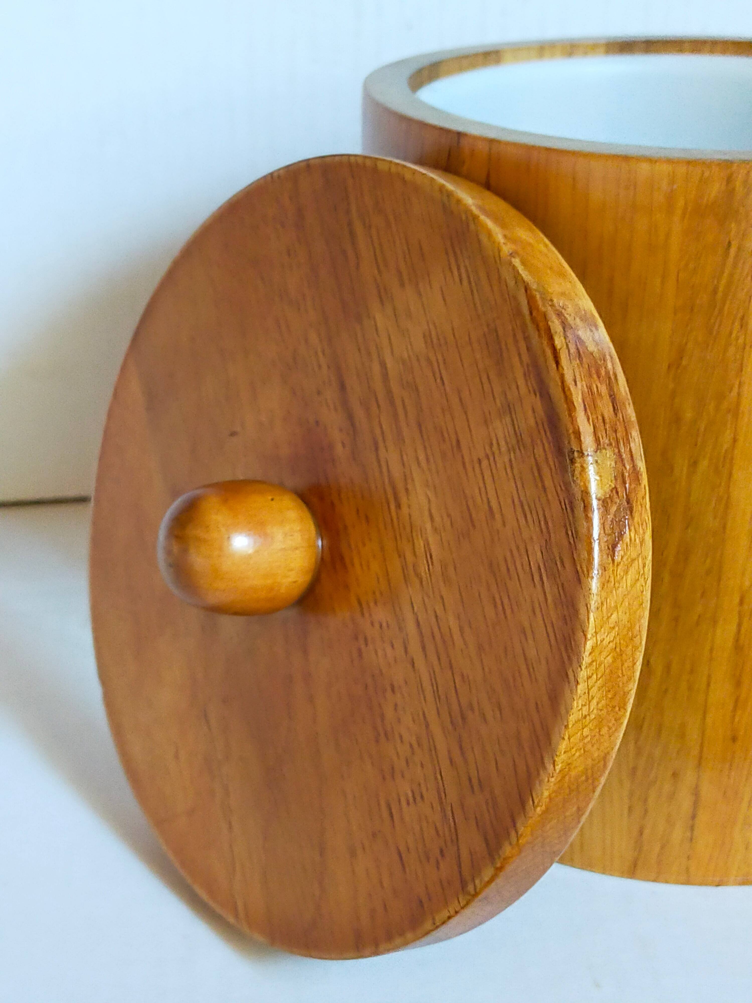 Vintage varnished solid blond wood box