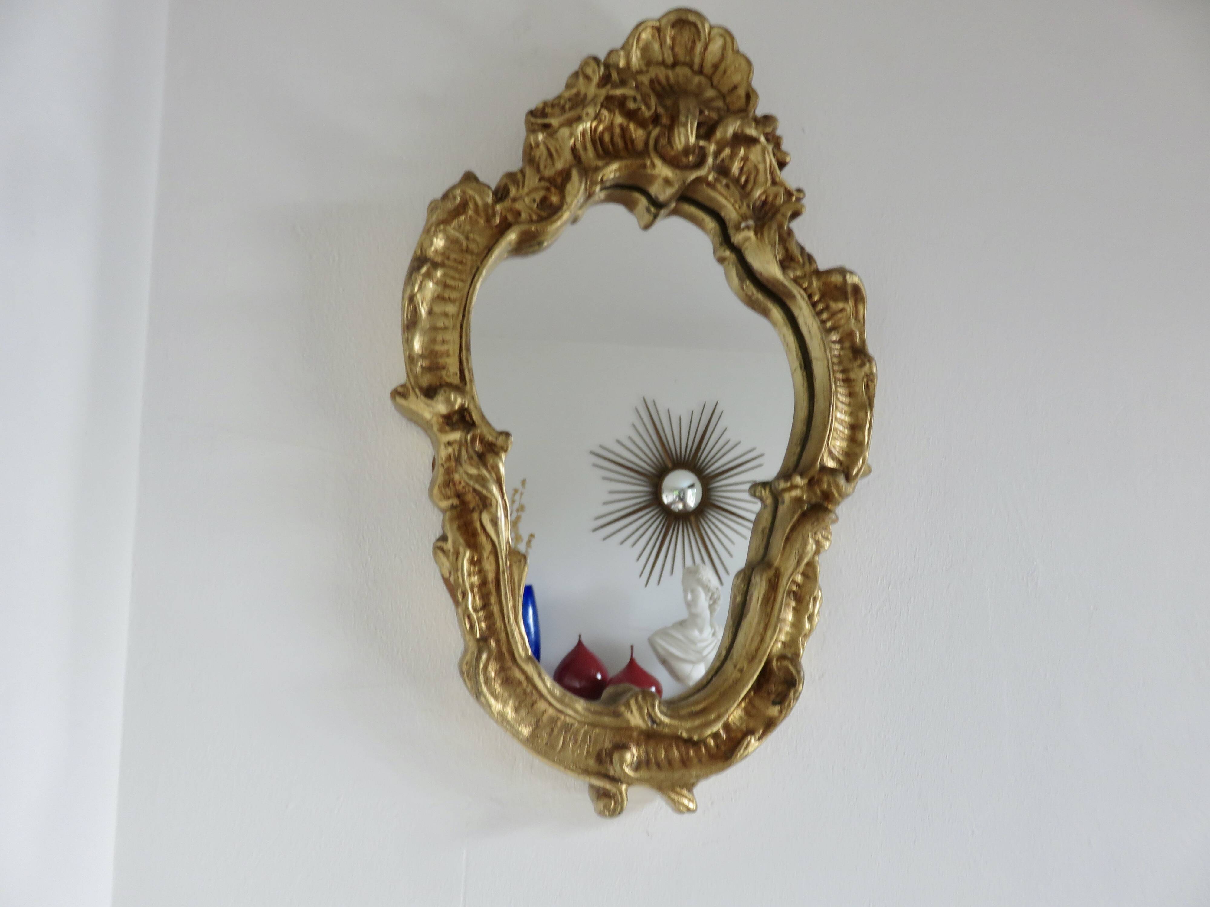 Miroir mural style baroque, en résine dorée, 1960/70