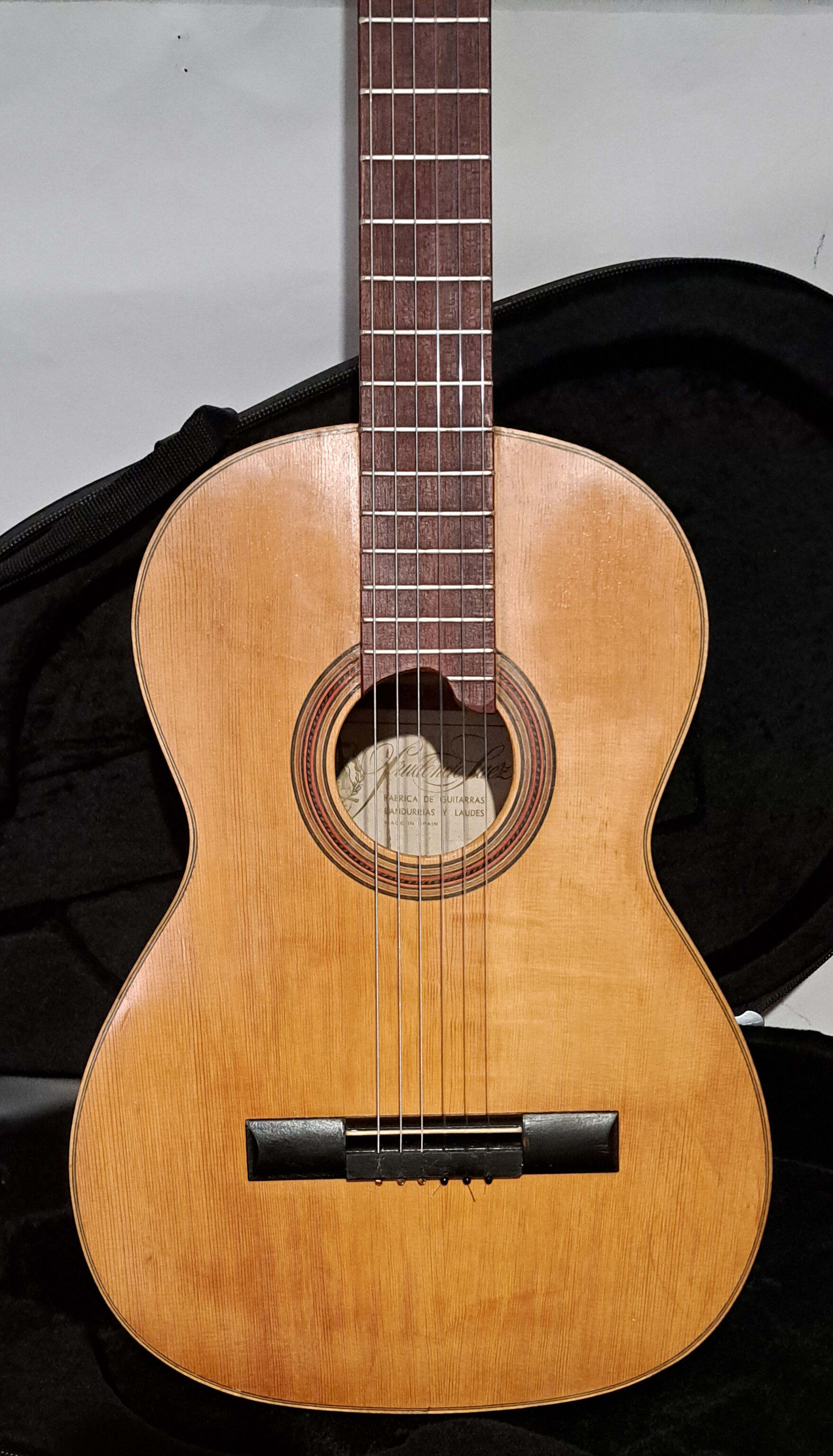 Prudencio saez old spanish classical guitar solid wood 1971 + new chest