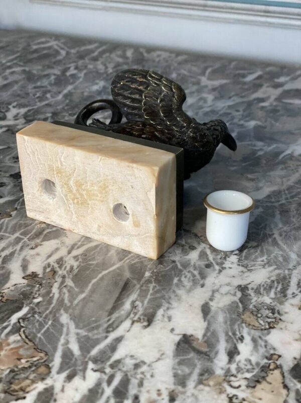 Aigle et serpent, encrier en bronze sur socle de marbre