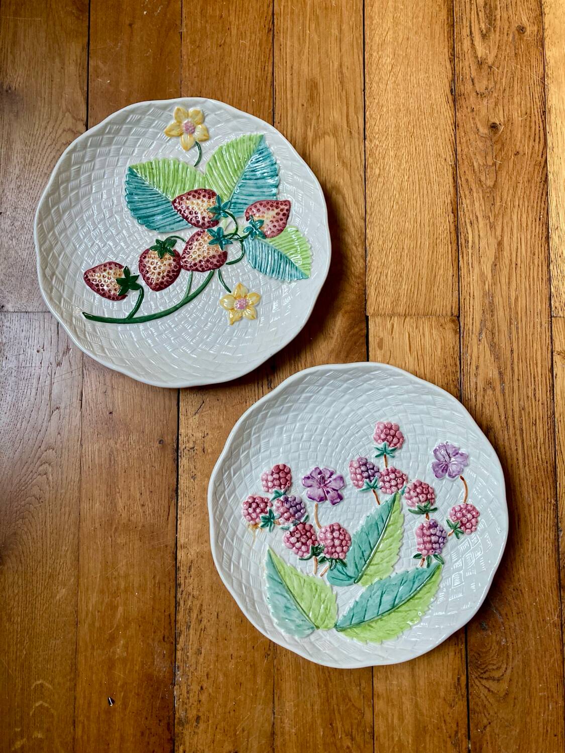 Set of two earthenware plates/dishes.
