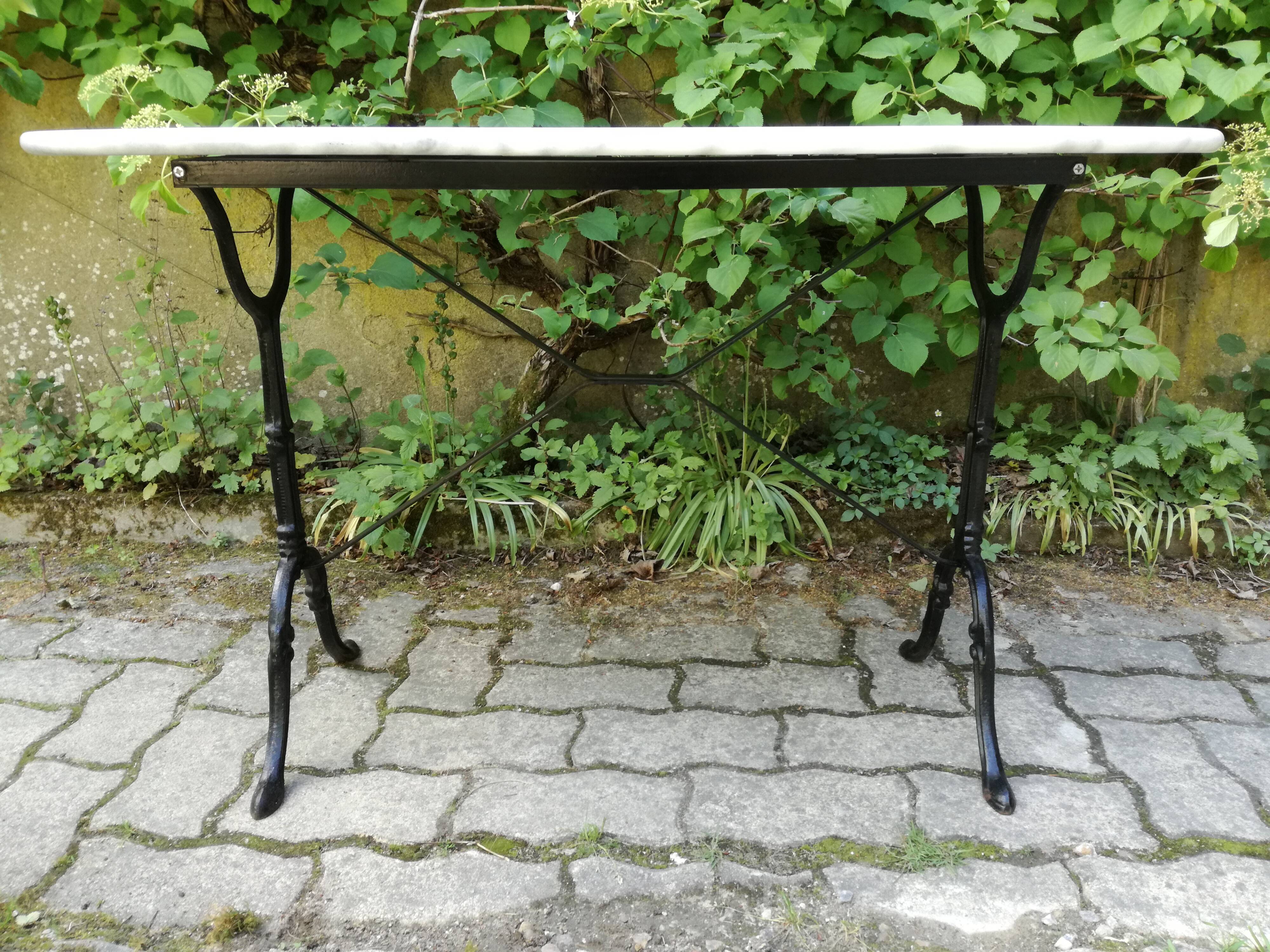 Bistro table 1900 in Carrara marble
