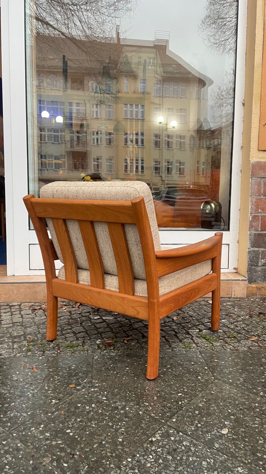 Danish armchair of the 60s in wood and wool of the brand Dyrlund