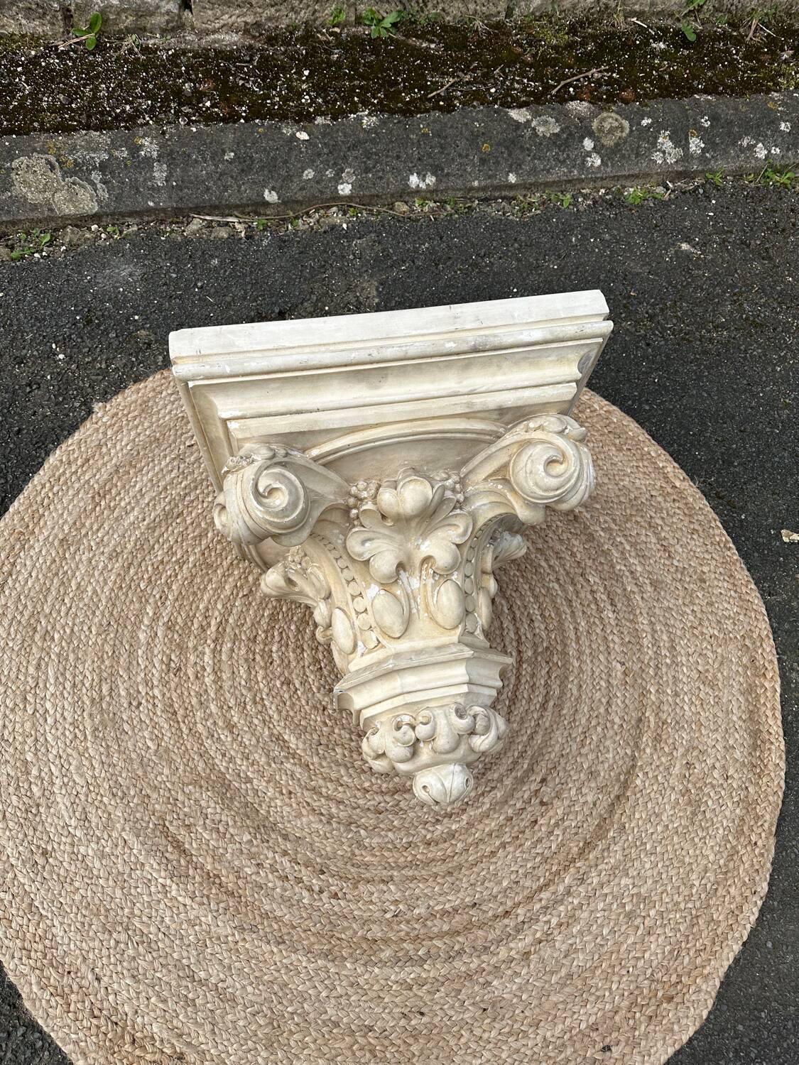 Stucco corbel