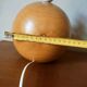 Pied de lampe boule en bois blond