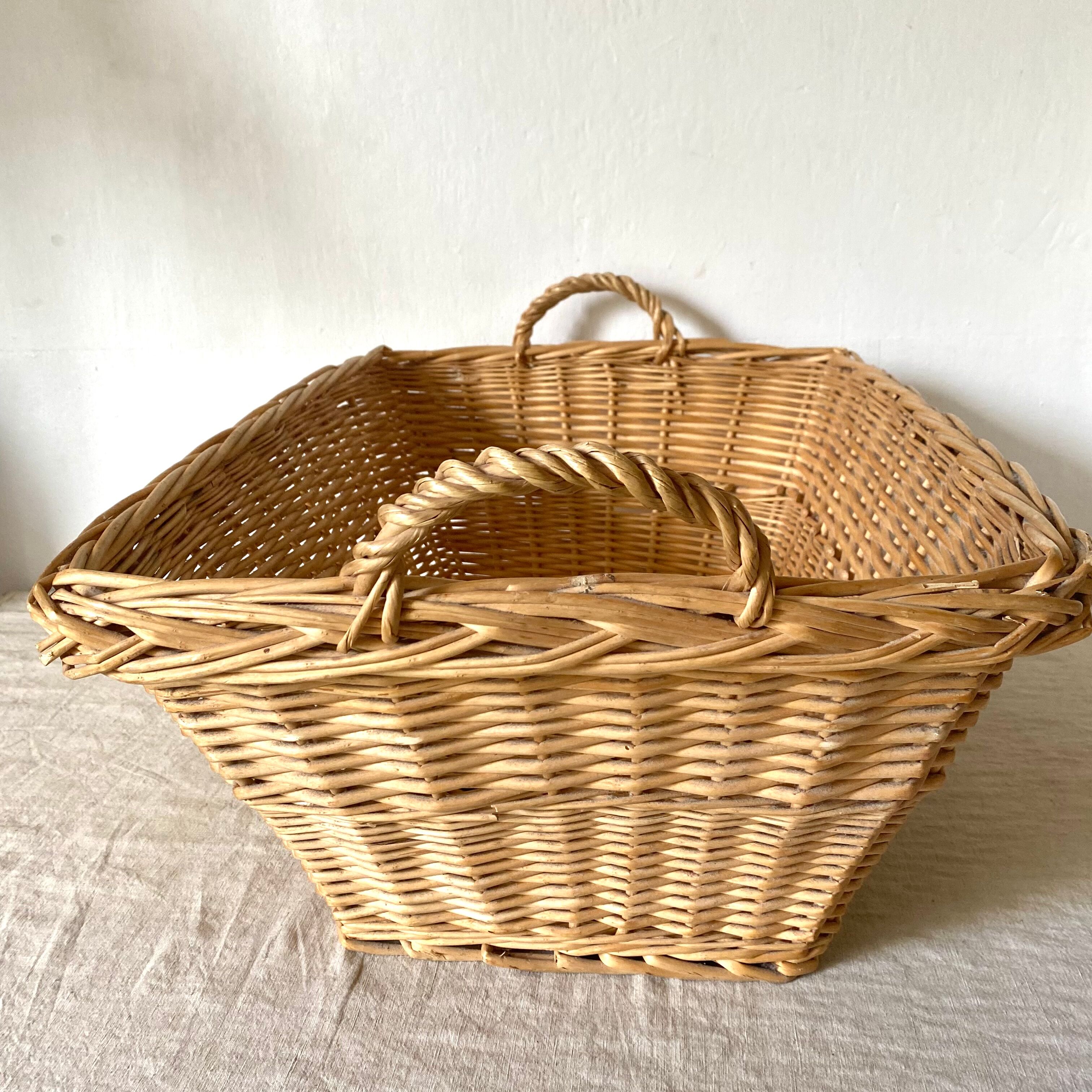 Wicker laundry rack
