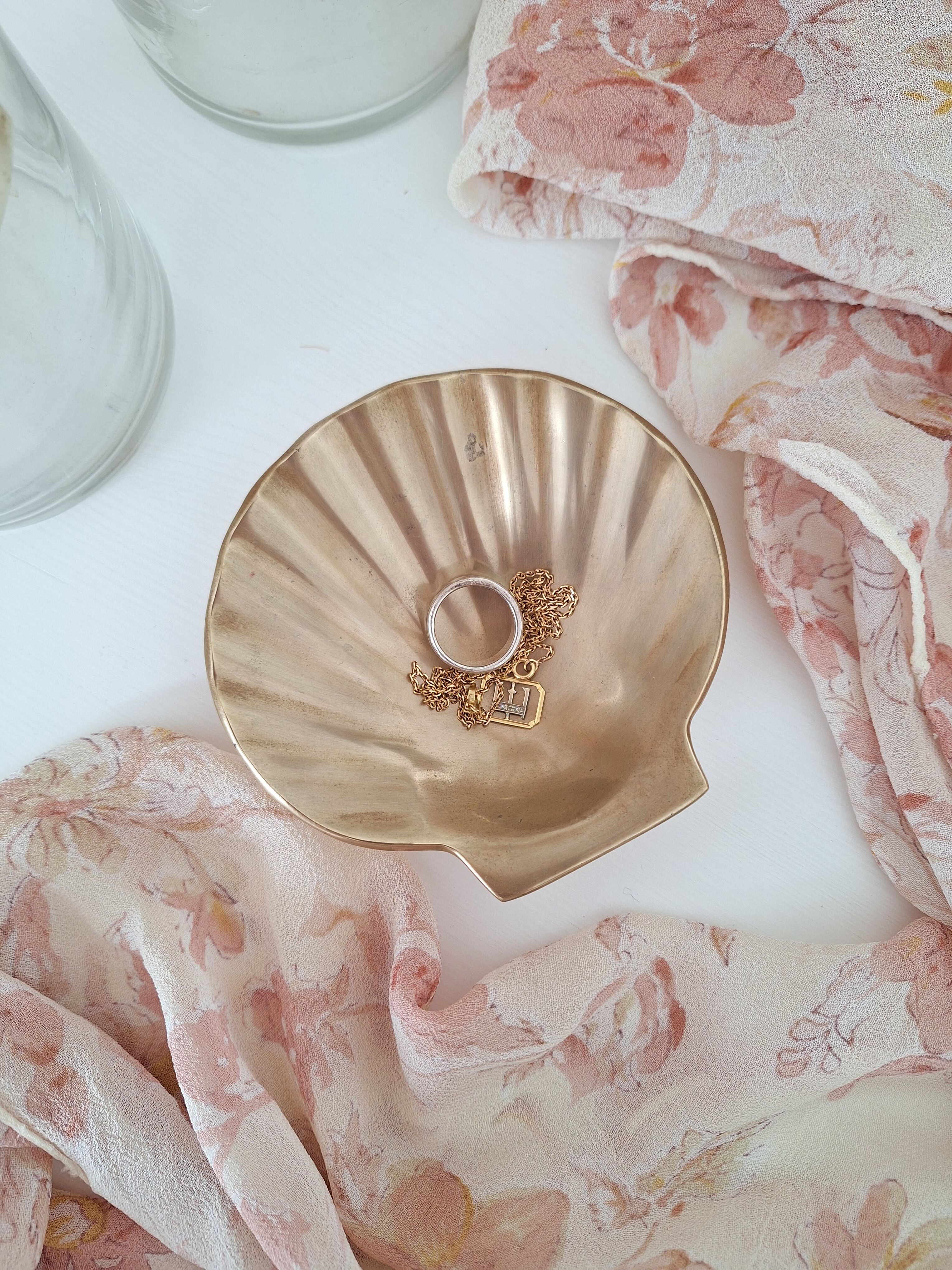 Shell-shaped brass catchall.