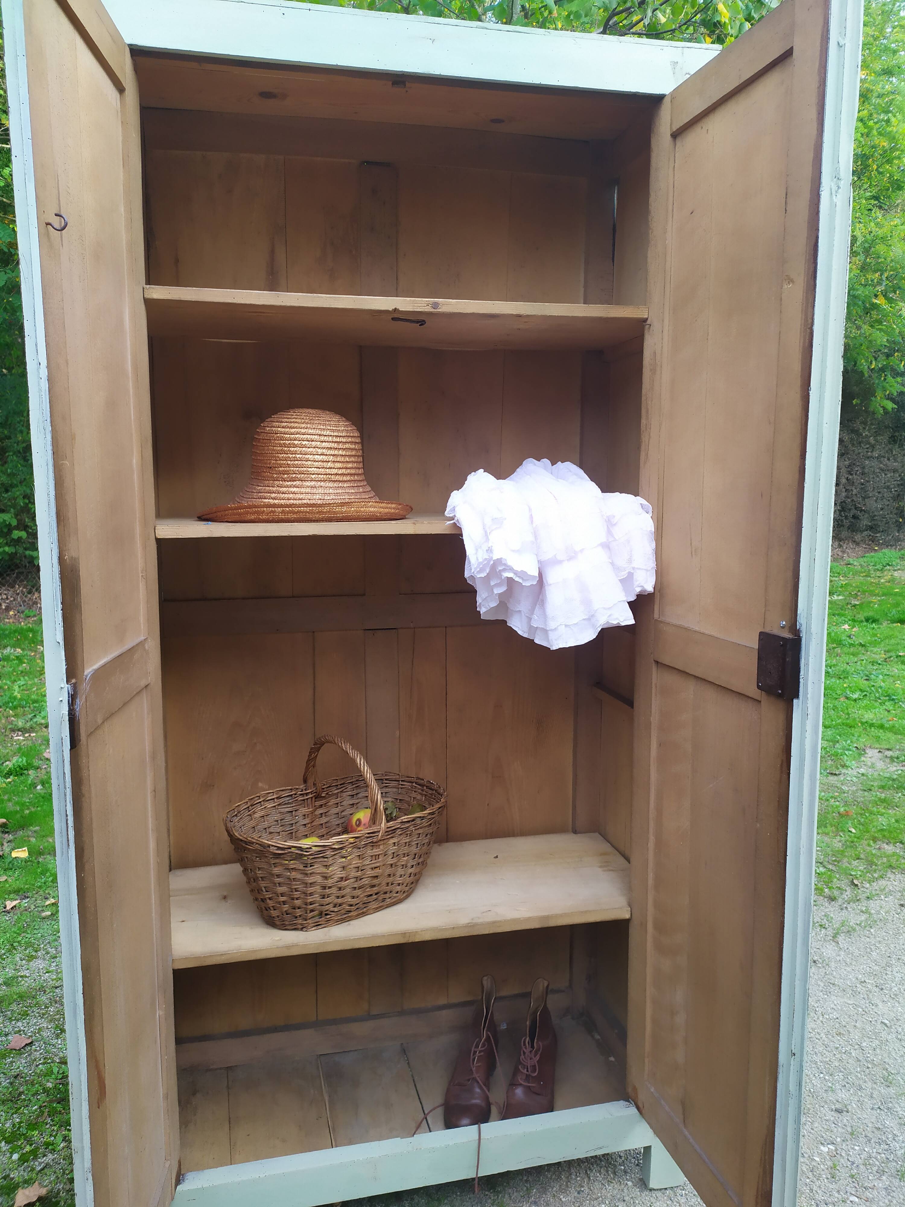 Armoire parisienne