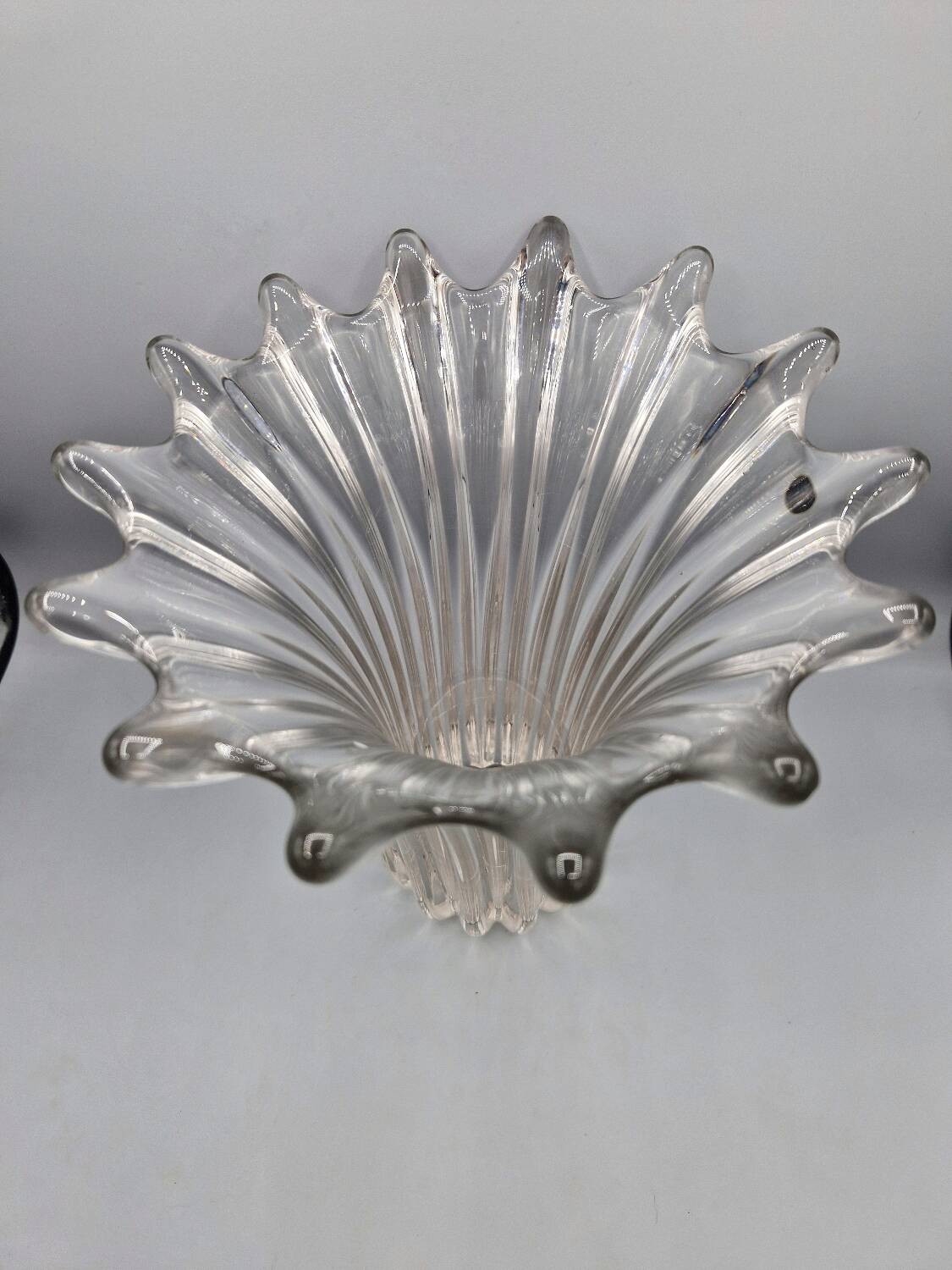 Large vintage clear glass fluted vase with wavy rim 26 cm