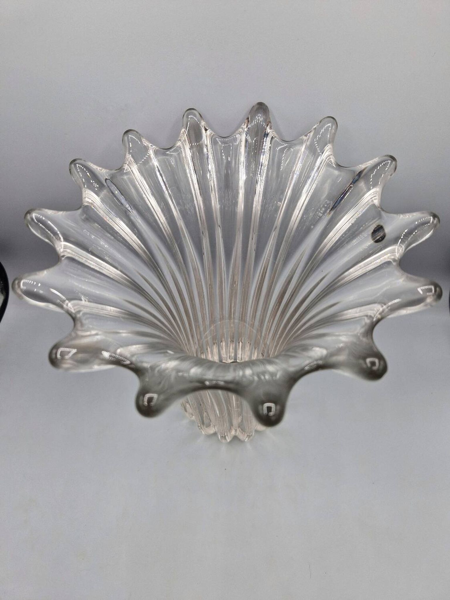 Large vintage clear glass fluted vase with wavy rim 26 cm