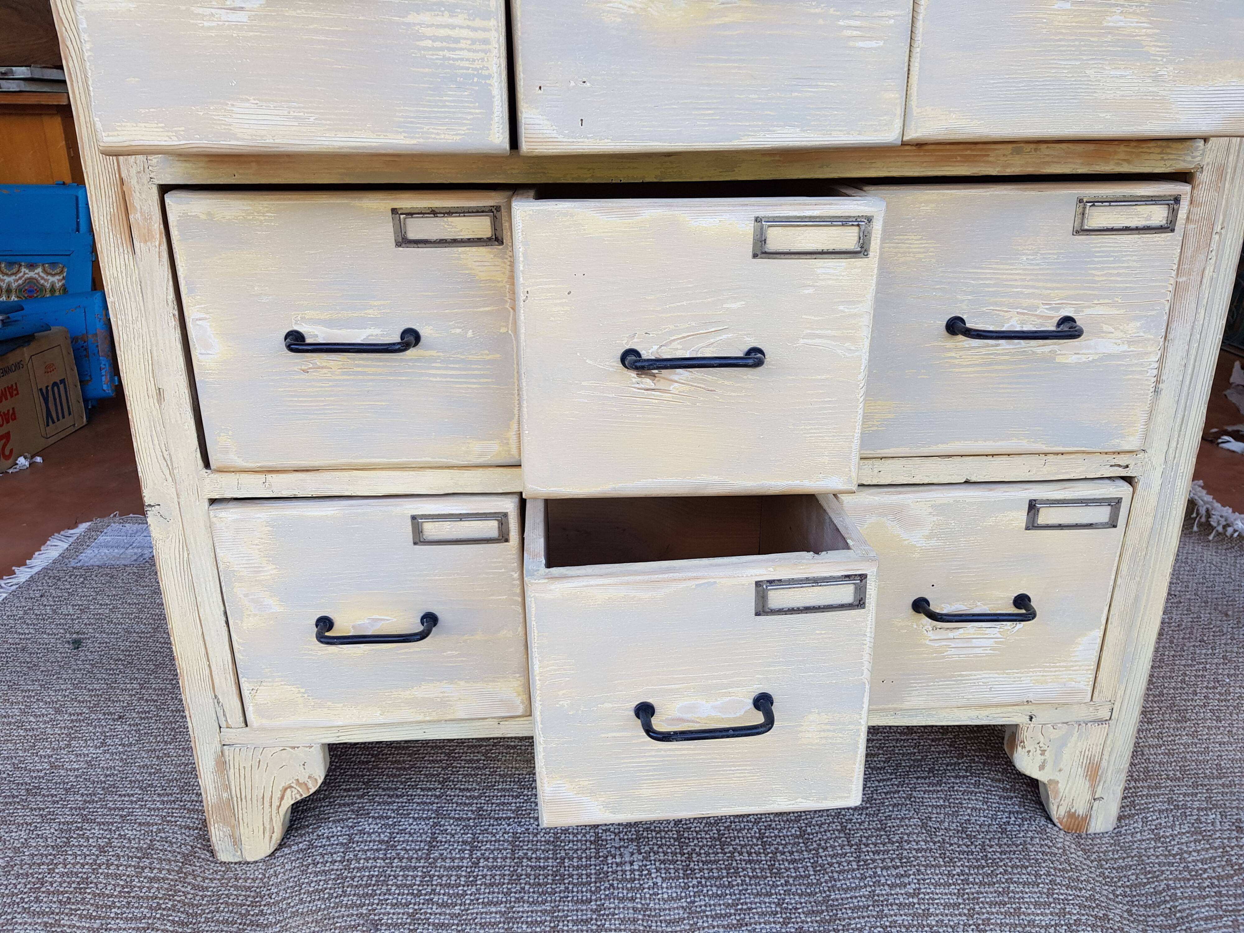 Old-trade furniture with "Grainetier" drawers