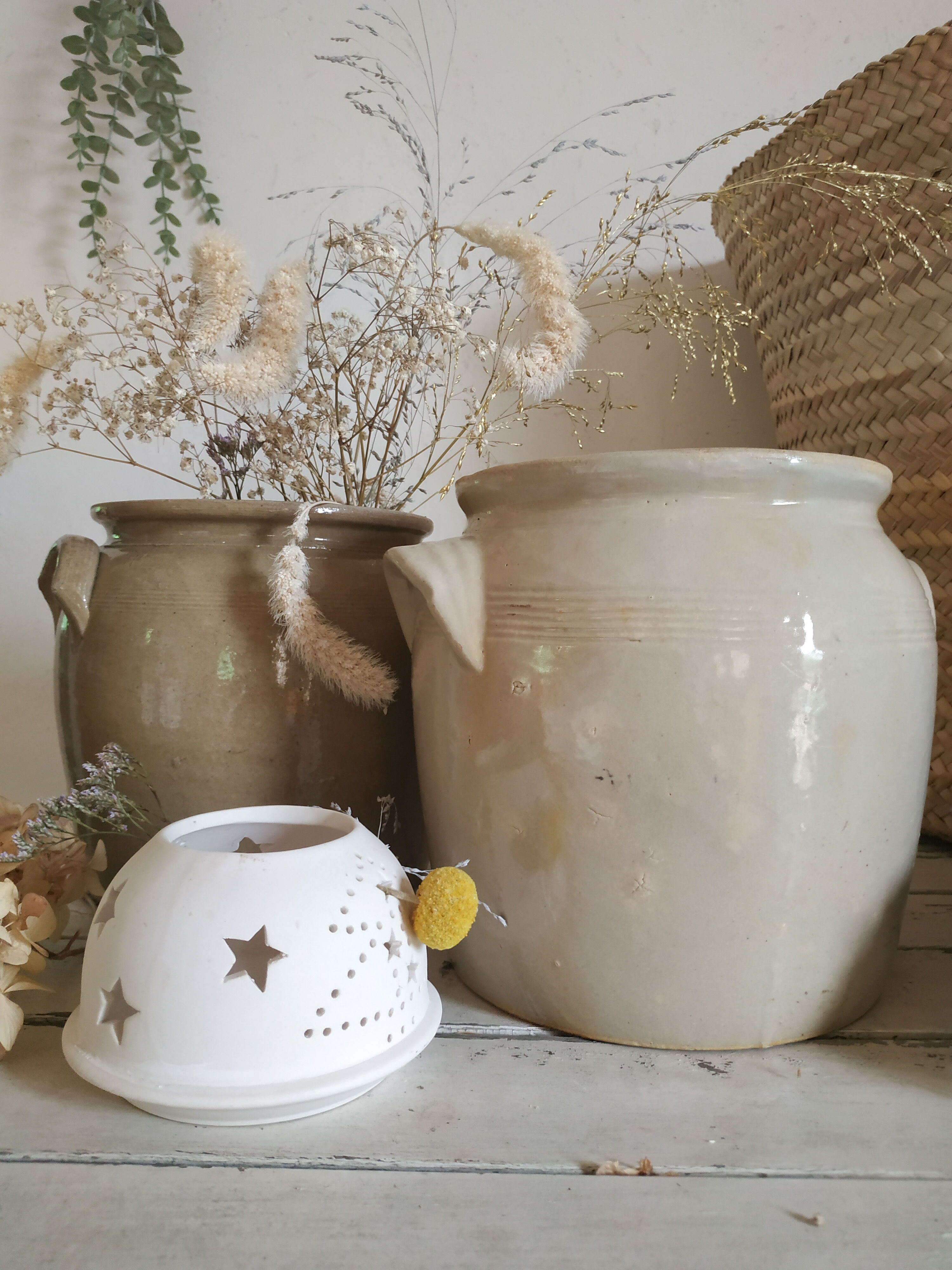 Pot ancien en grès vernissé coloris crème