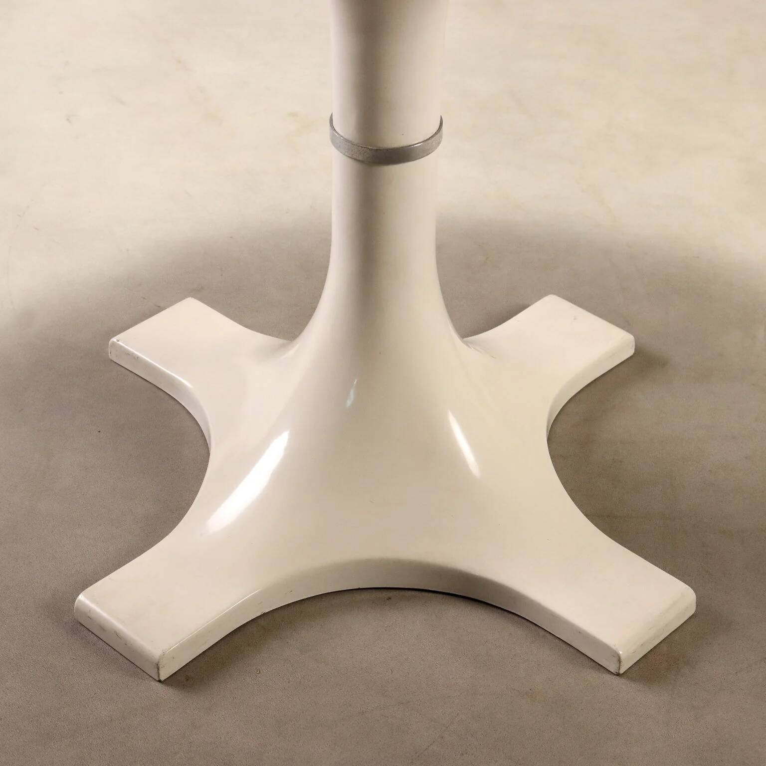 Table Kartell des années 1960