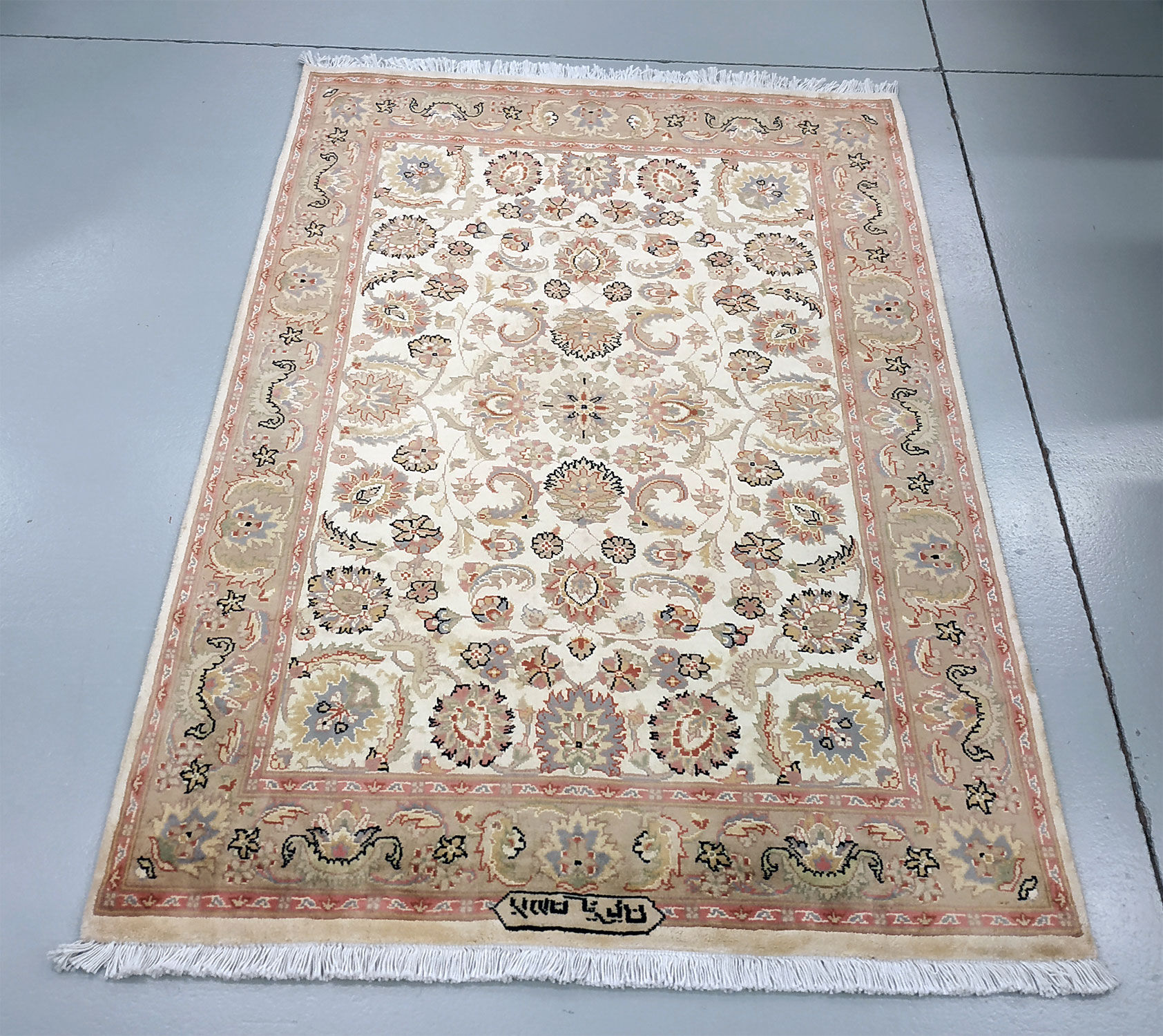 Oriental carpet "Punjab" silk background