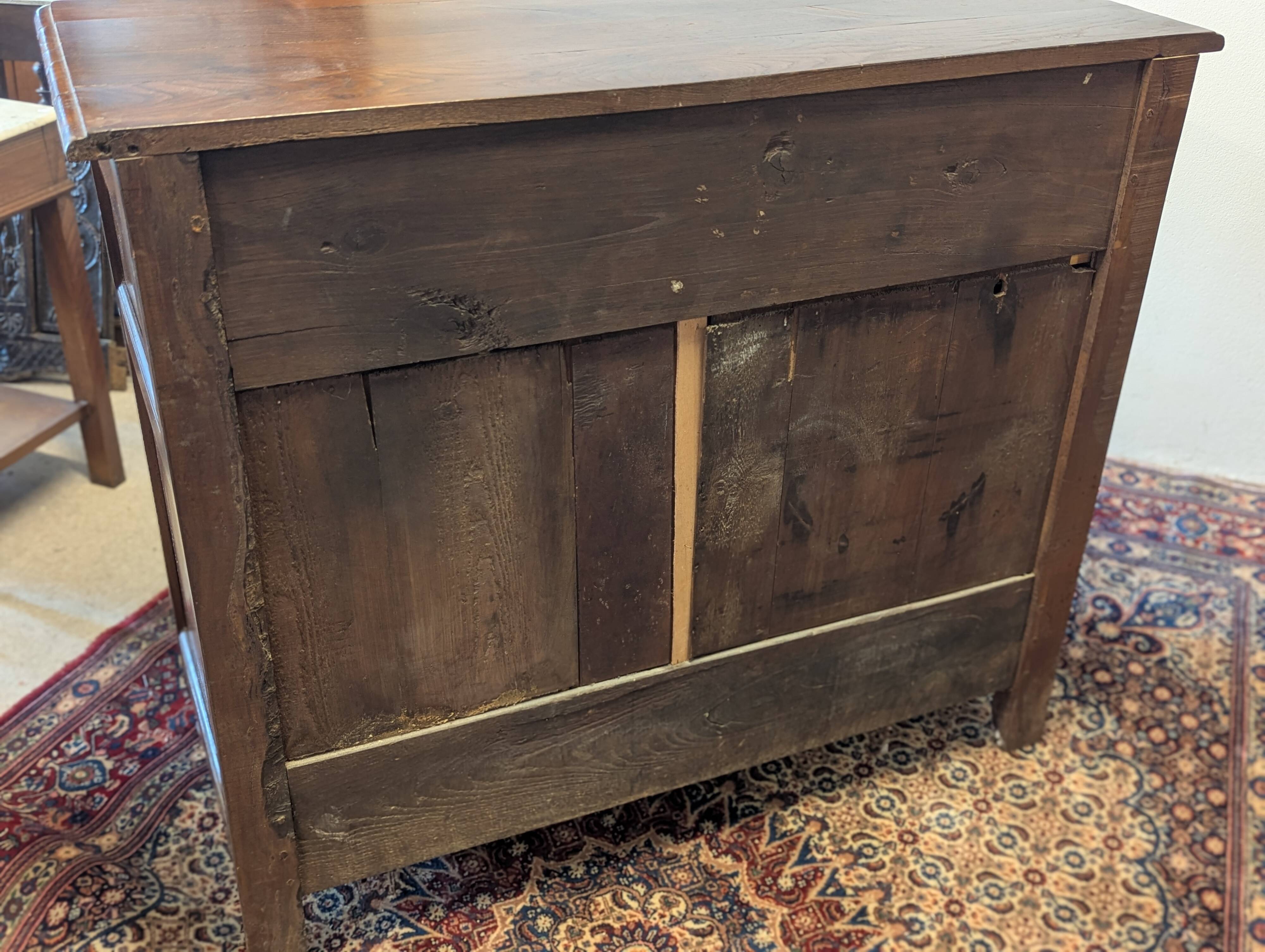 Small oak and knot buffet