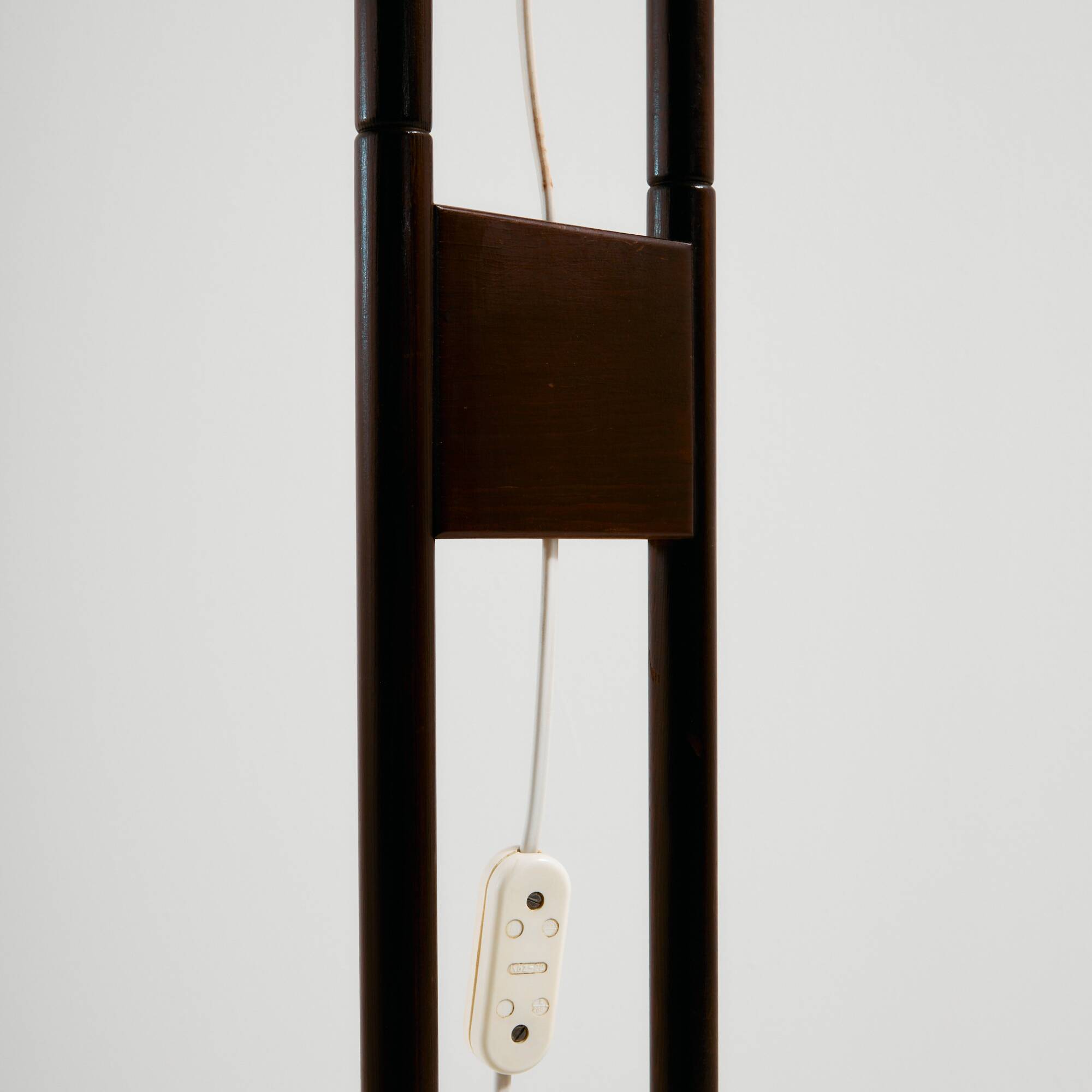 MK11052 Pine floor lamp by Lys