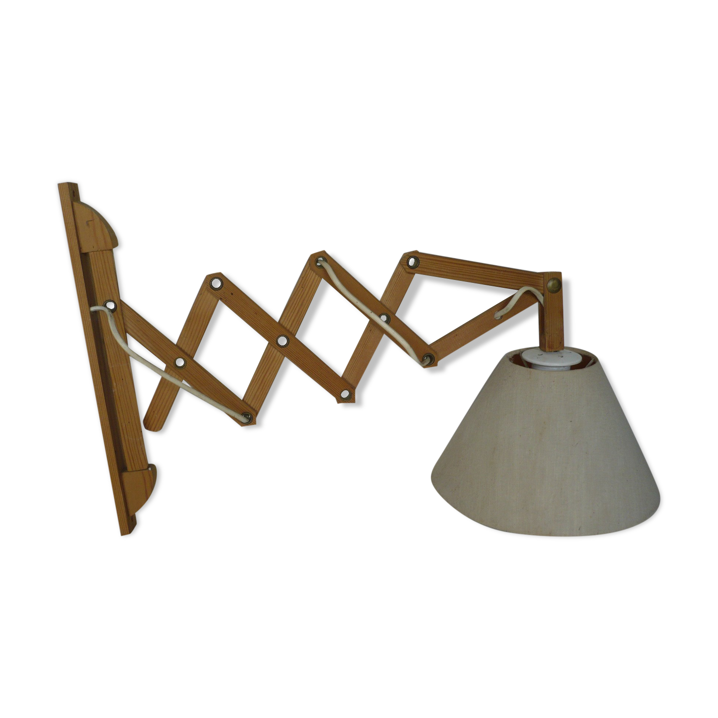 Wall lamp adjustable in length