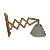 Wall lamp adjustable in length