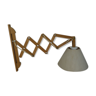 Wall lamp adjustable in length
