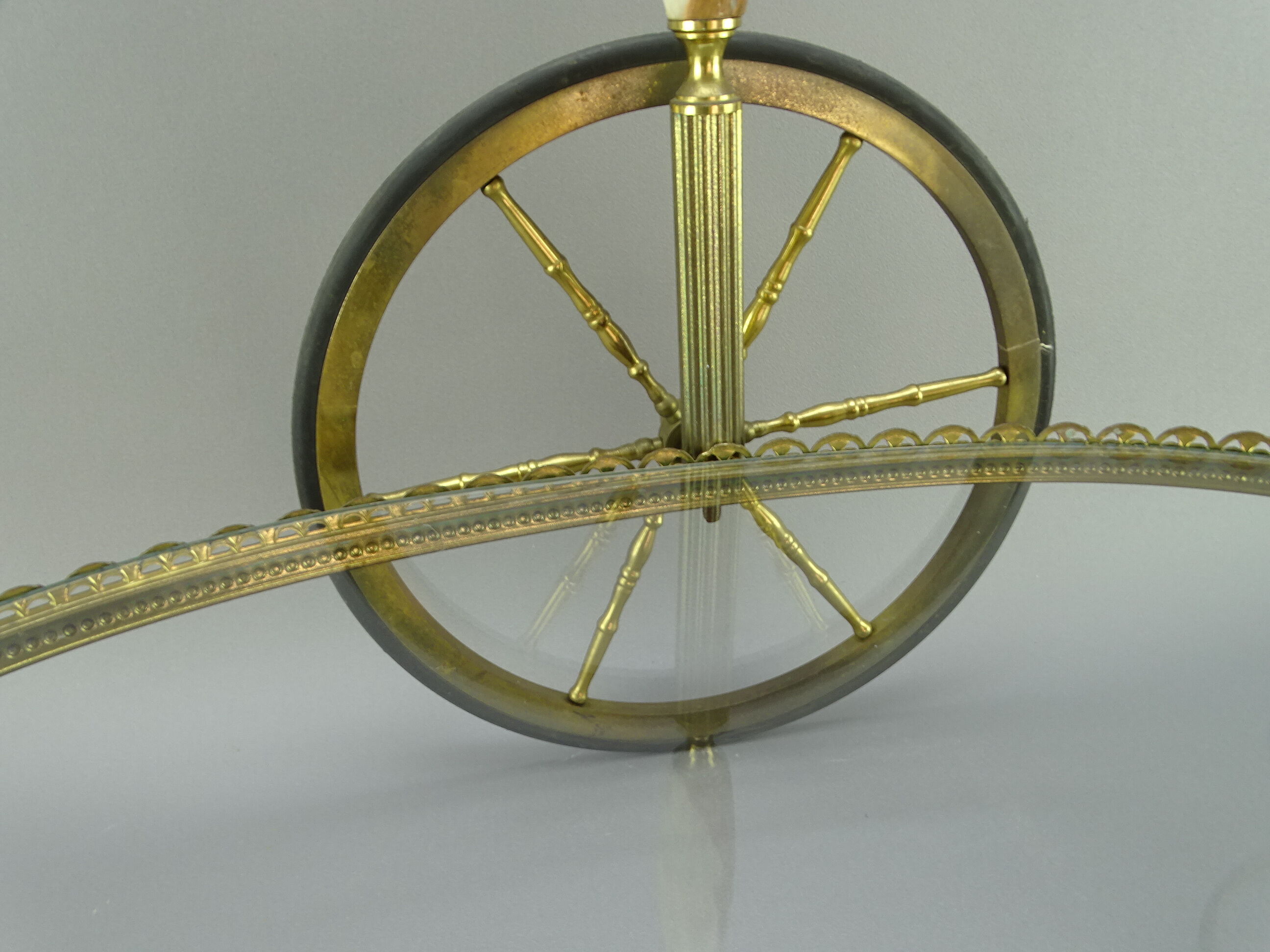 Troller bar in bronze and glass