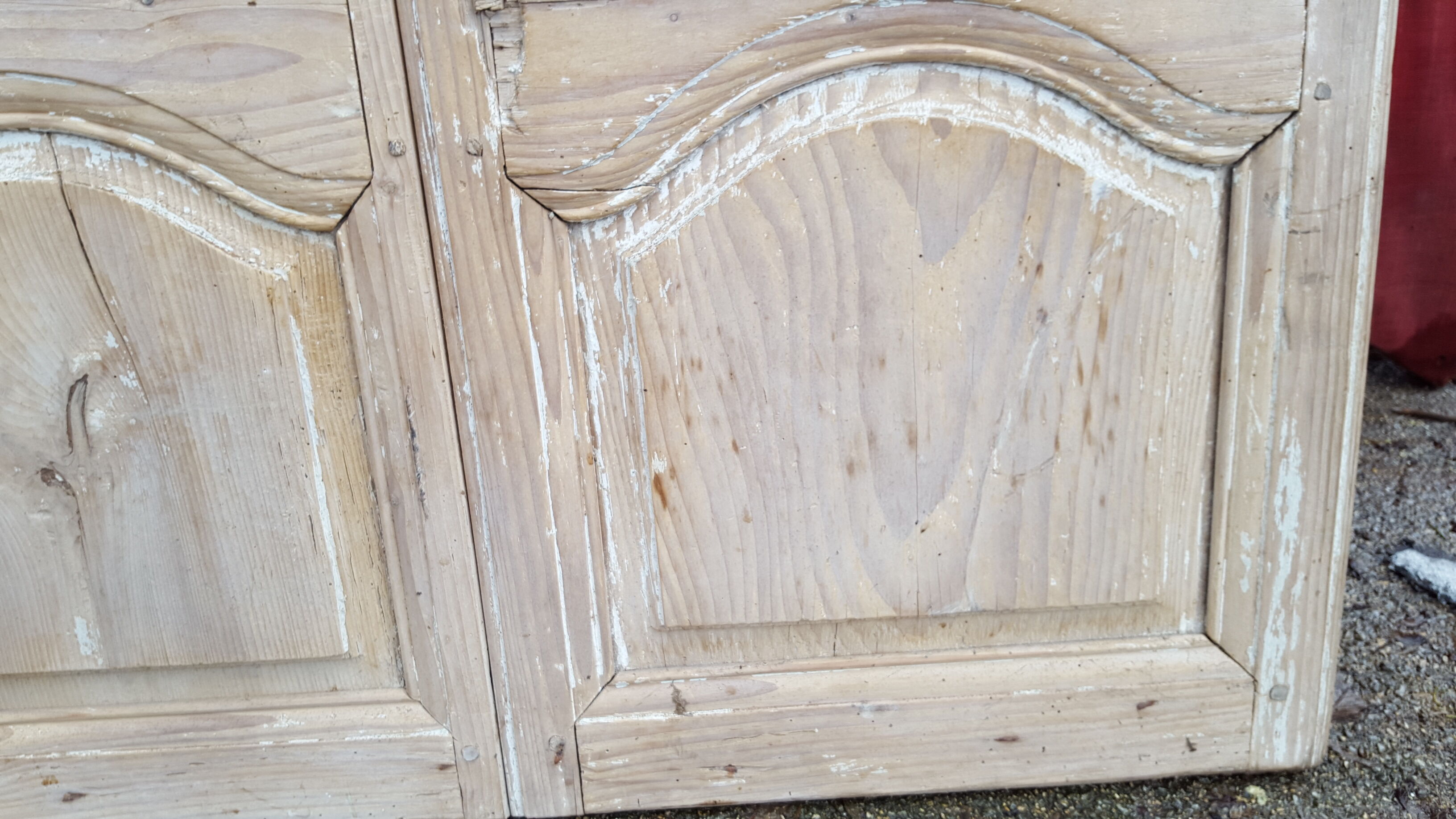 Wearing old 18th two-leaf mouldings