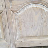 Wearing old 18th two-leaf mouldings