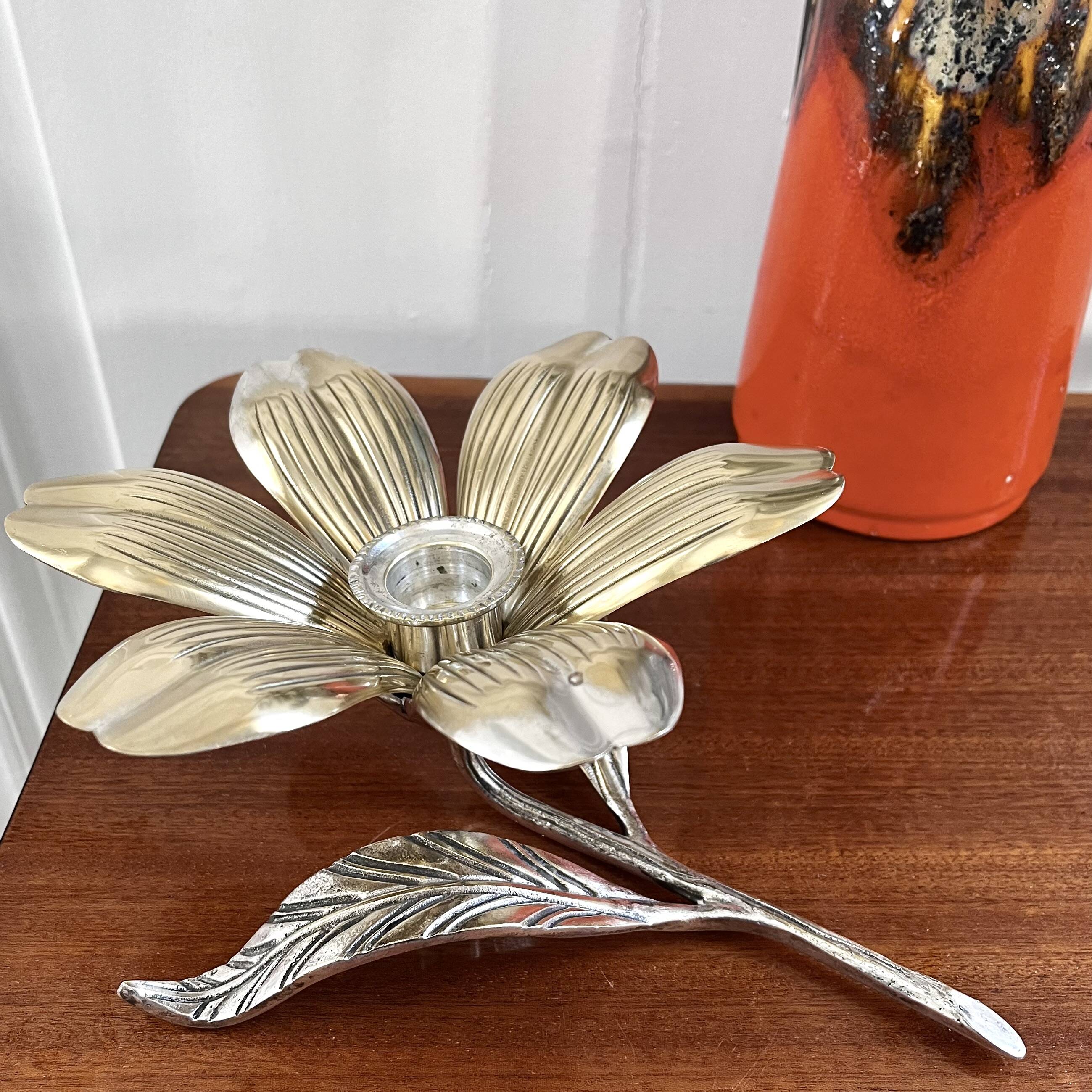 Flower candle holder with removable petals and ashtrays from the 60s/70s