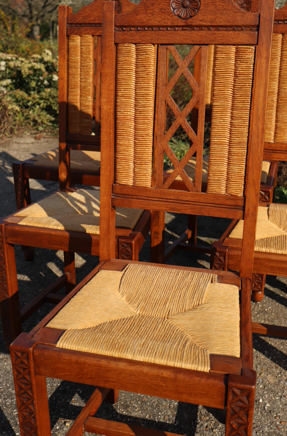 Lot 6 chaises vintage en bois paillées et sculptés