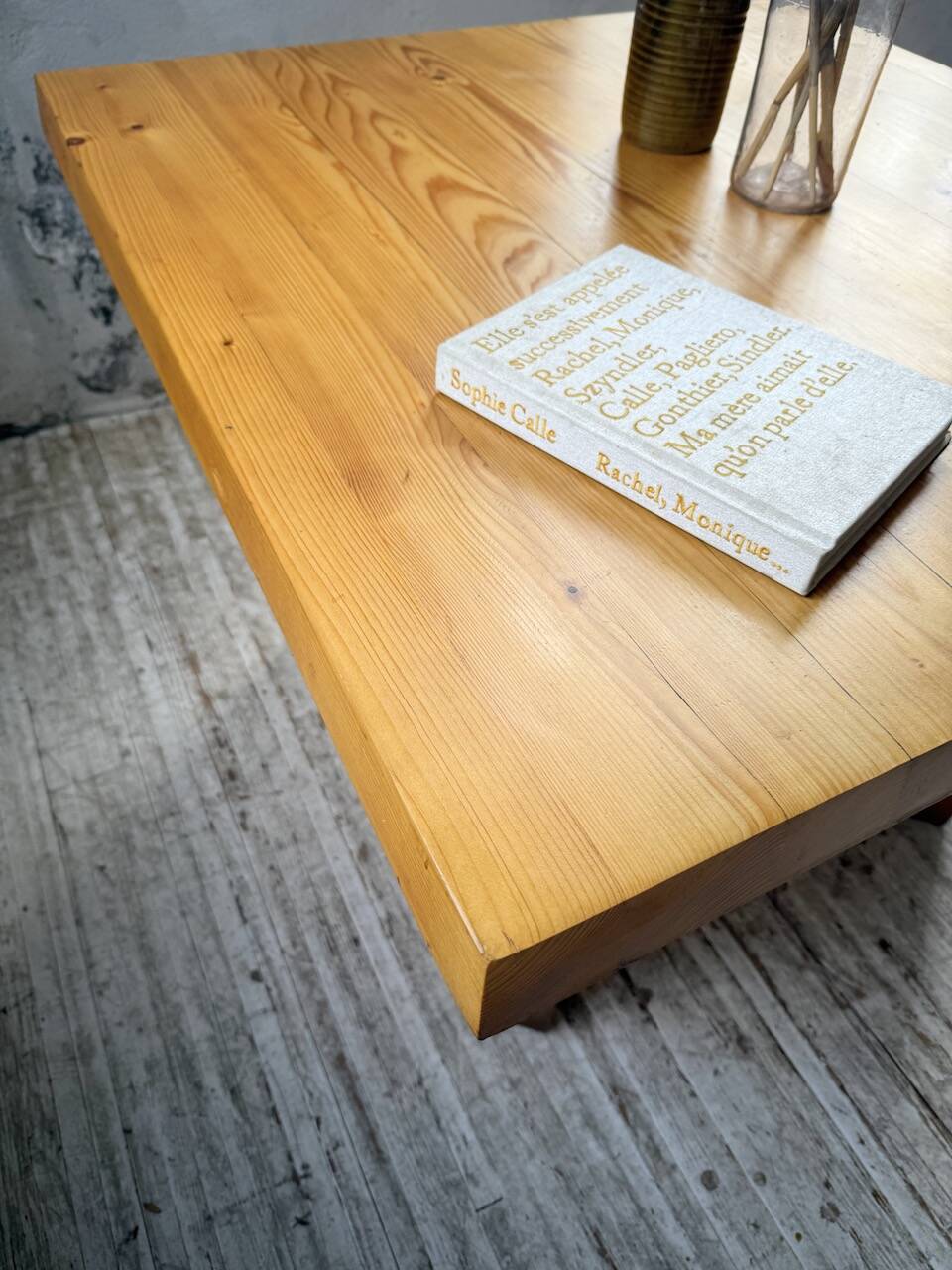 Table carrée moderniste en pin massif, années 50