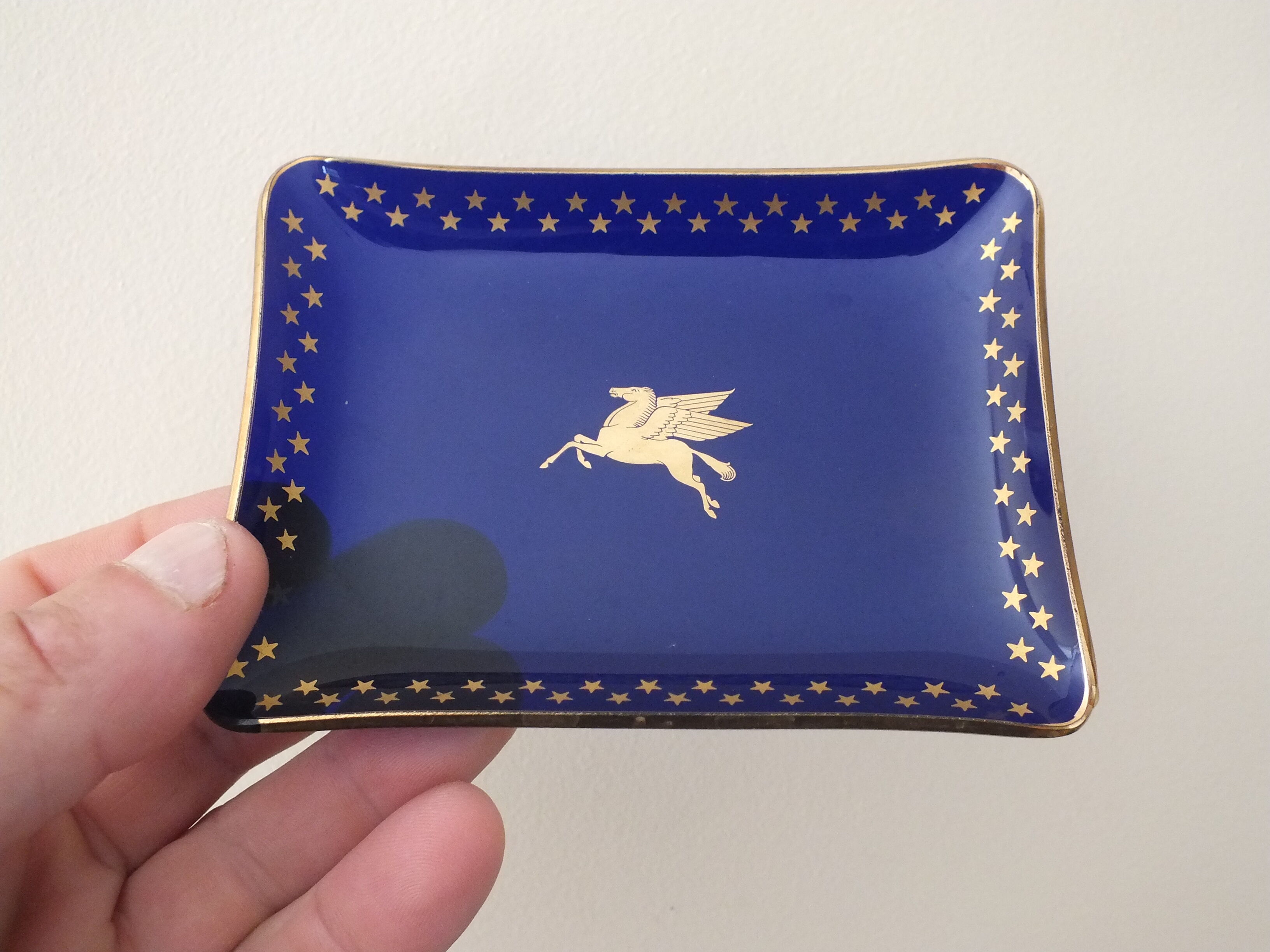 Empty pocket cup Pegasus in blue and gold crystal - advertising Mobil