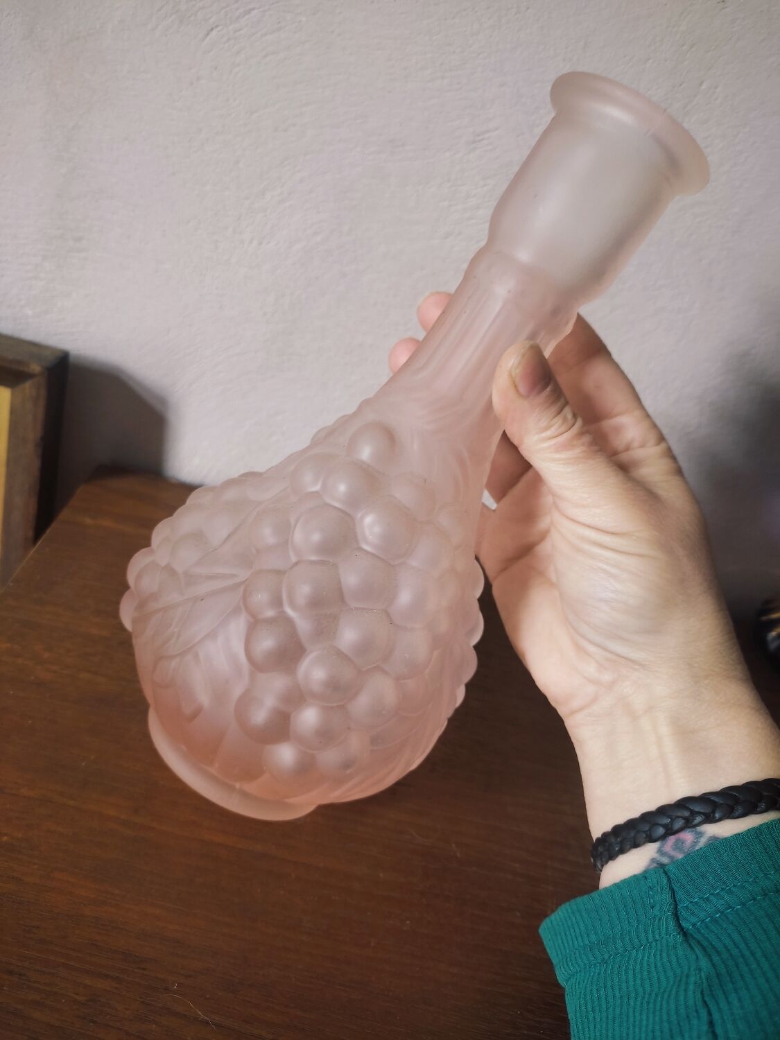 Pink frosted glass soliflore vase