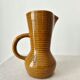 Pichet, carafe Digoin en grès émaillé miel, 1950-60