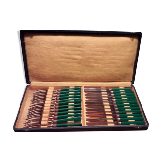 24-seat dessert box in green Bakelite