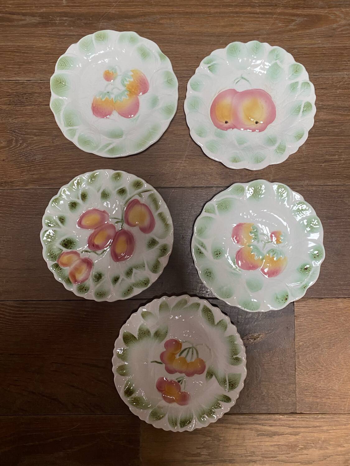 Set of 5 Sarreguemines dessert plates in vintage barbotine