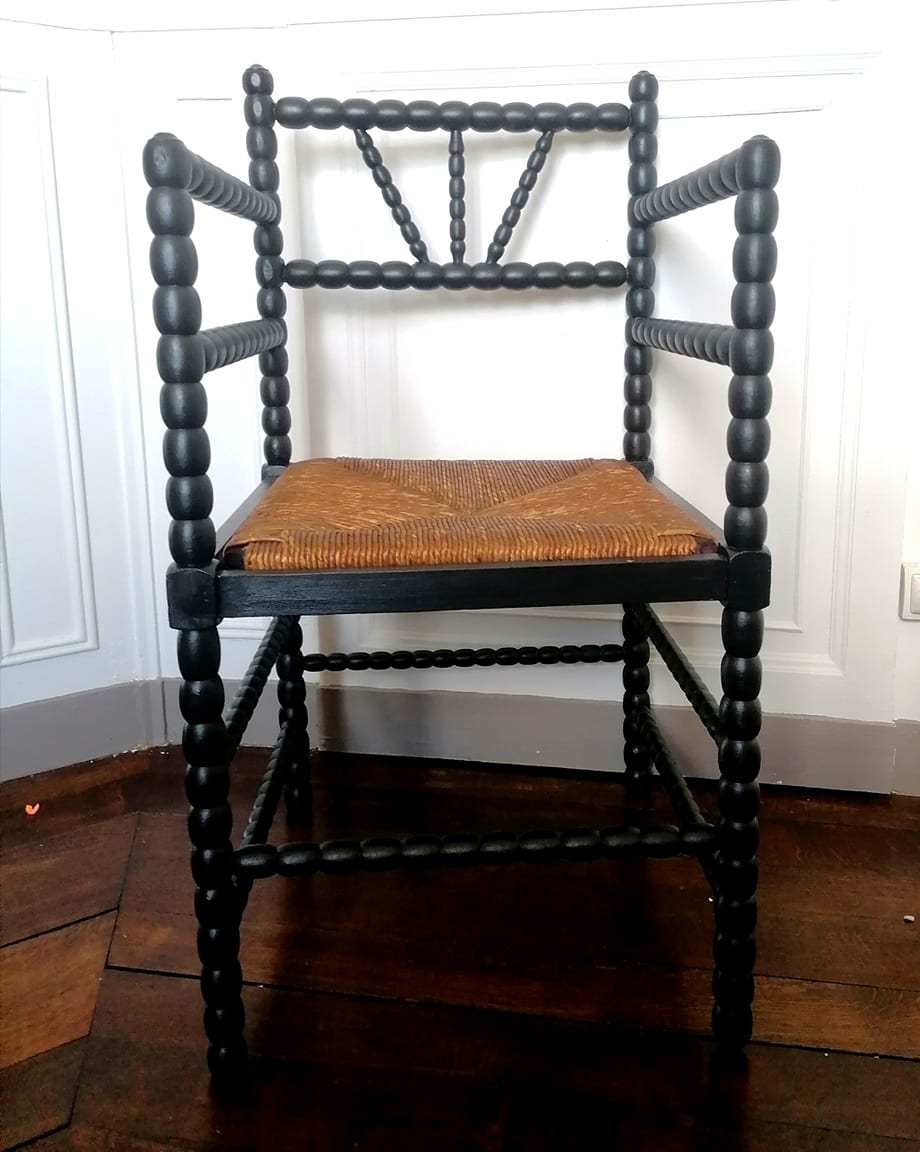 Fauteuil et chaise d'angle de style Louis XIII