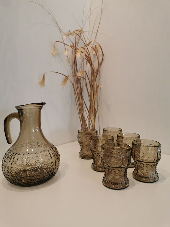Glass set and decanter made of smoked glass from Italy