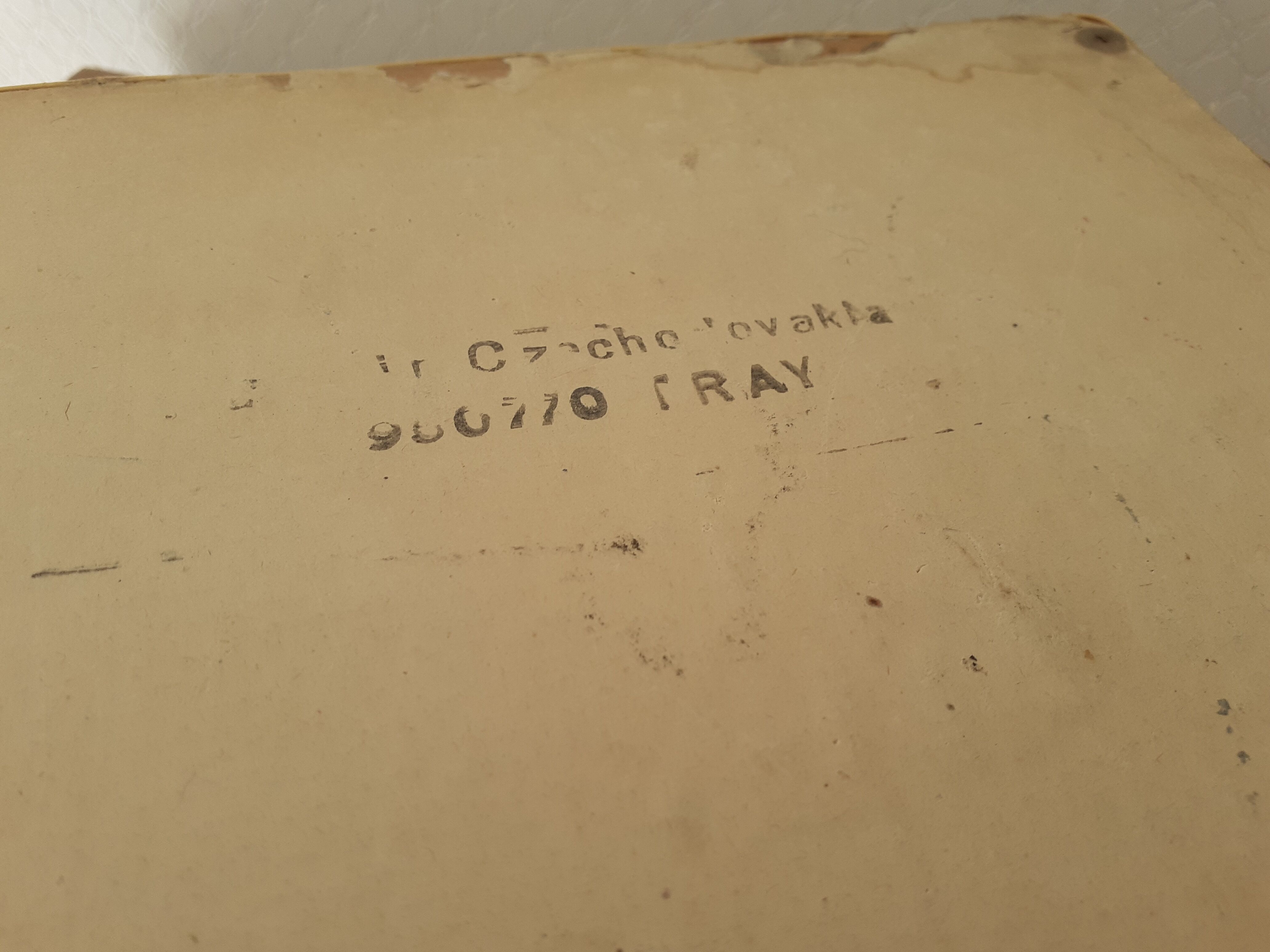 Boîte à couture en osier et scoubidou