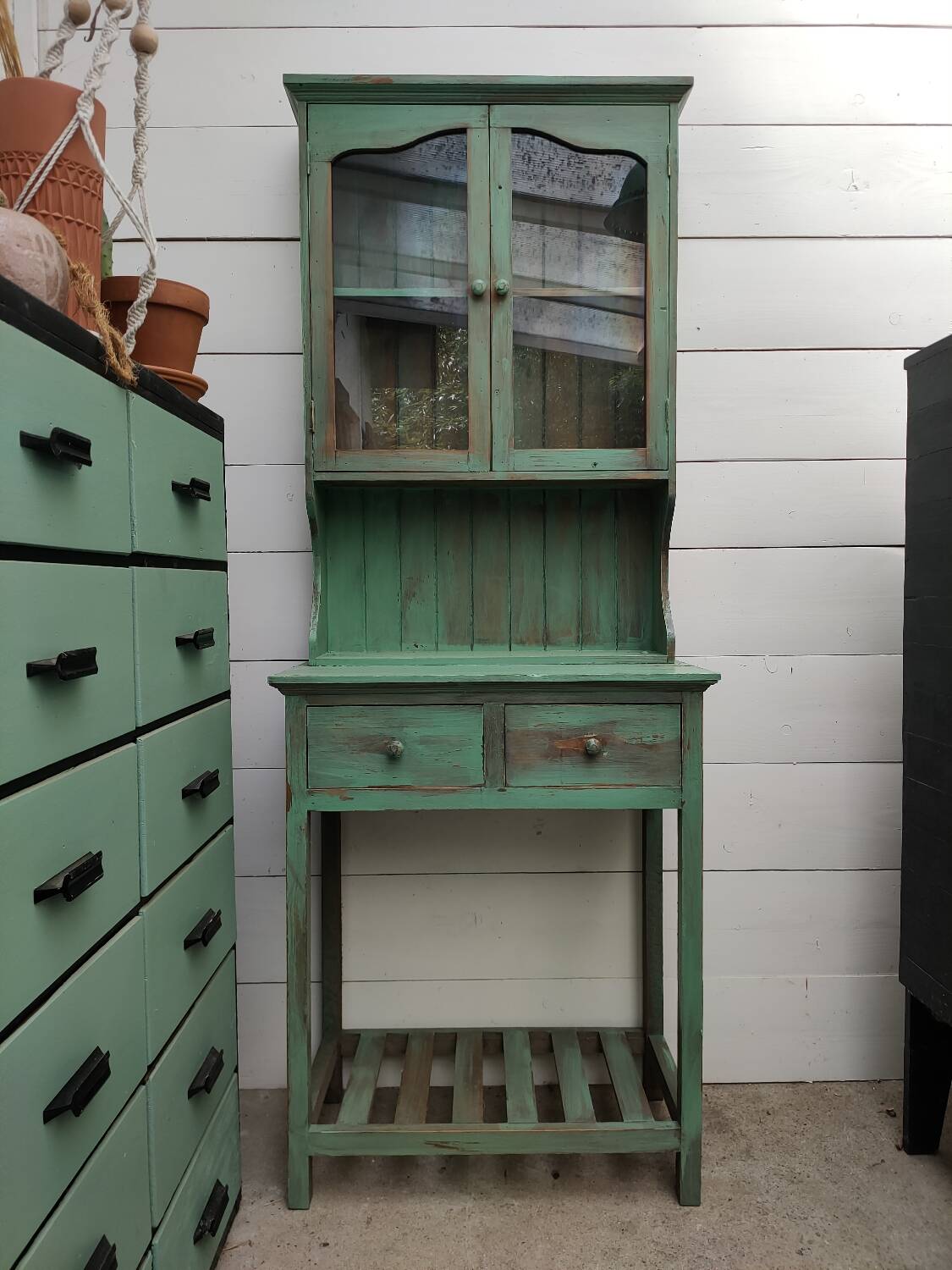 Vaisselier en bois vert
