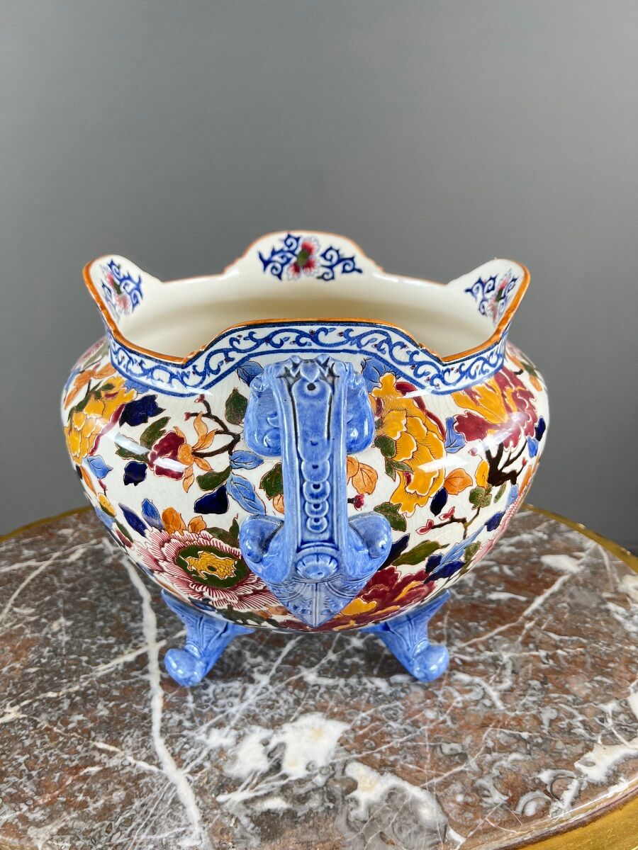 Large earthenware cache-pot from Gien with peony decoration, 20th century.