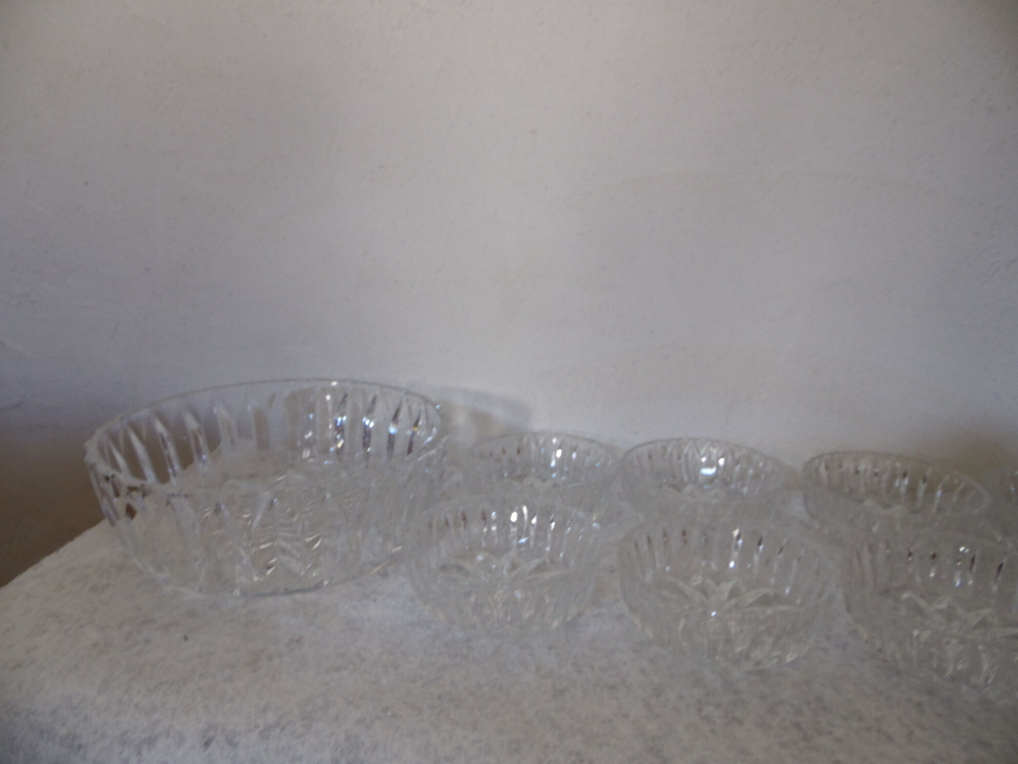 Bowl and 8 ramekins cut glass