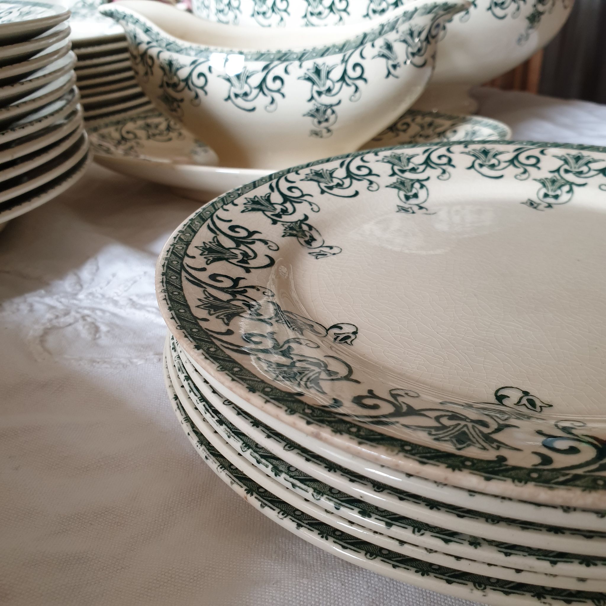 33 pc antique green white transferware dinner service c1900 U&C Sarreguemines France, 10 places