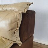 Fauteuil avec pouf en cuir et daim