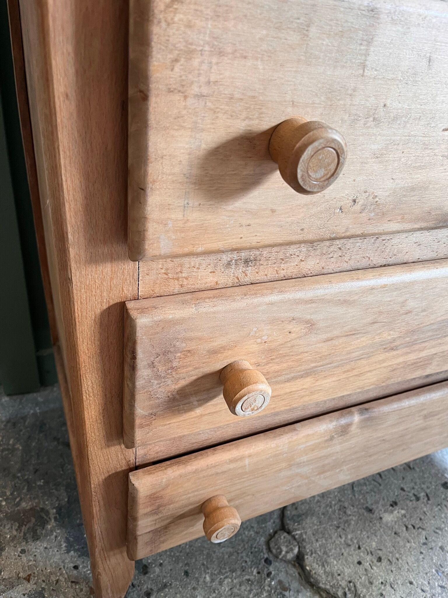 Chest of drawers
