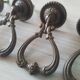 Lot de 4 poignées anciennes et 2 boutons en laiton