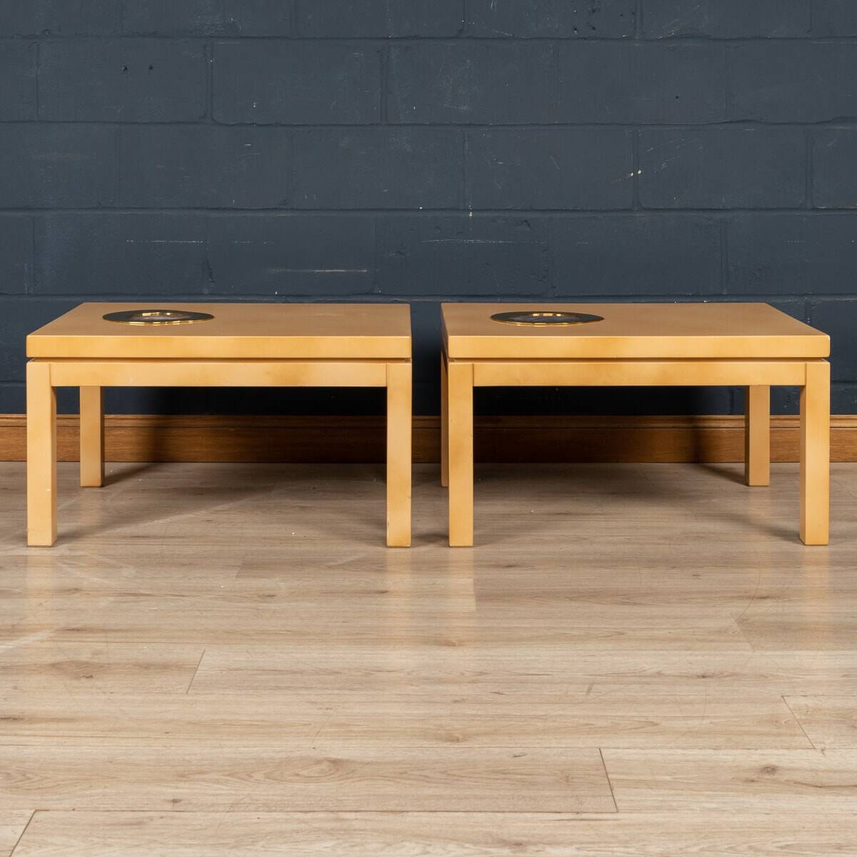 Une paire de tables d'appoint en bois laqué belge et en agate par willy daro c.1970
