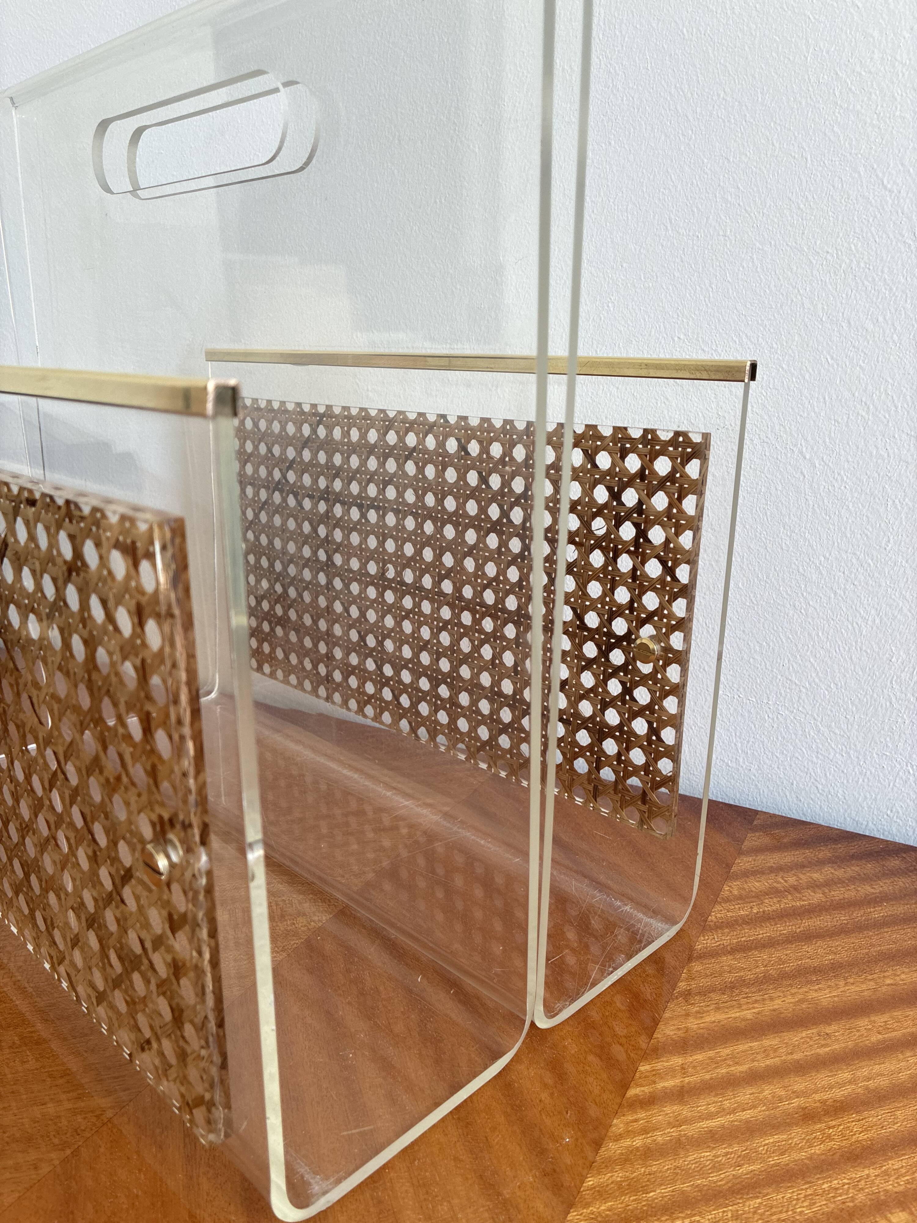 Acrylic magazine rack
