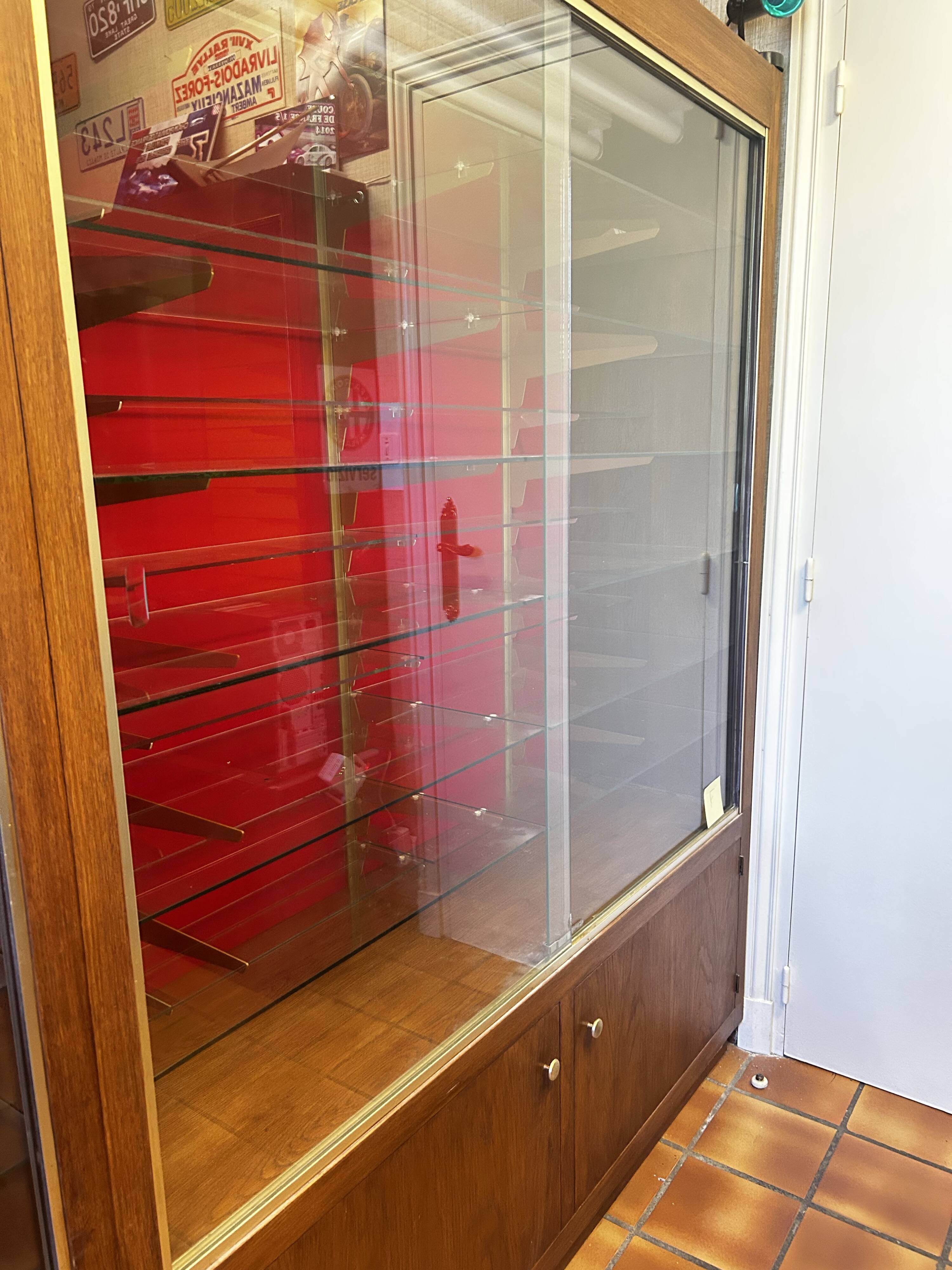 Paire de vitrines vintage en bois et verre