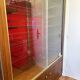 Paire de vitrines vintage en bois et verre